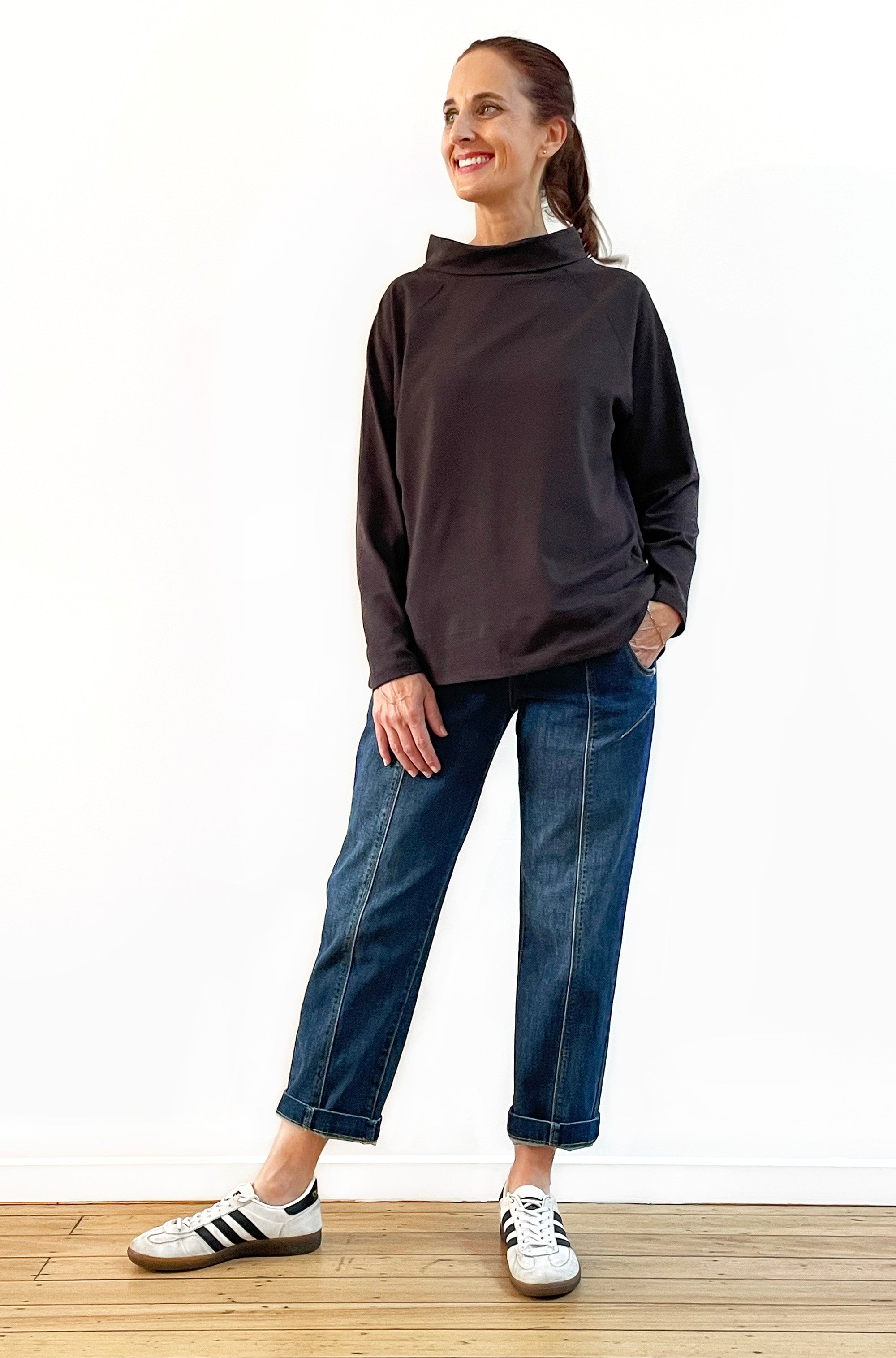 BAMBOO/ORGANIC COTTON ROLL NECK TOP CHOCOLATE