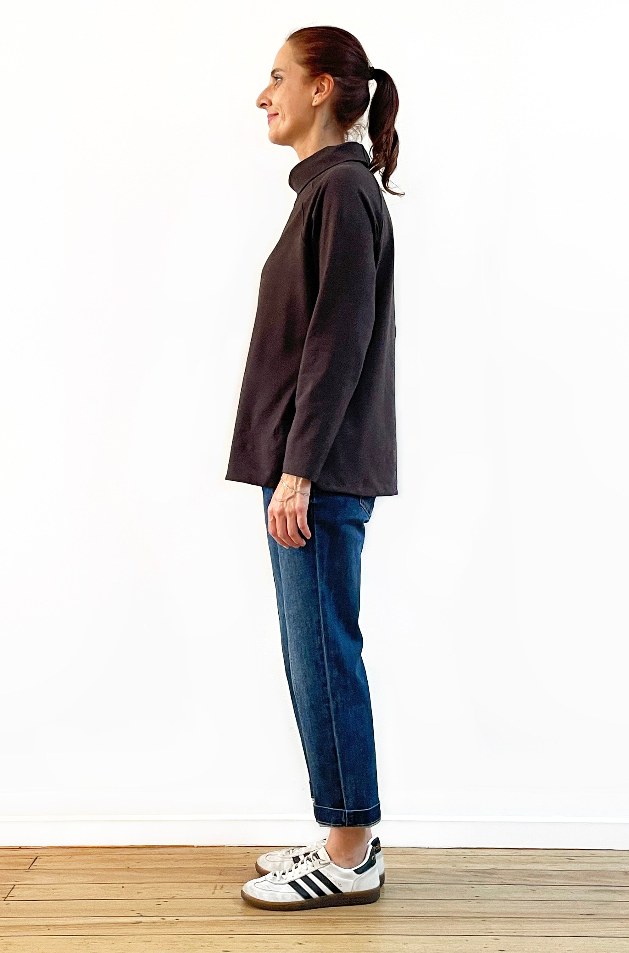 BAMBOO/ORGANIC COTTON ROLL NECK TOP CHOCOLATE
