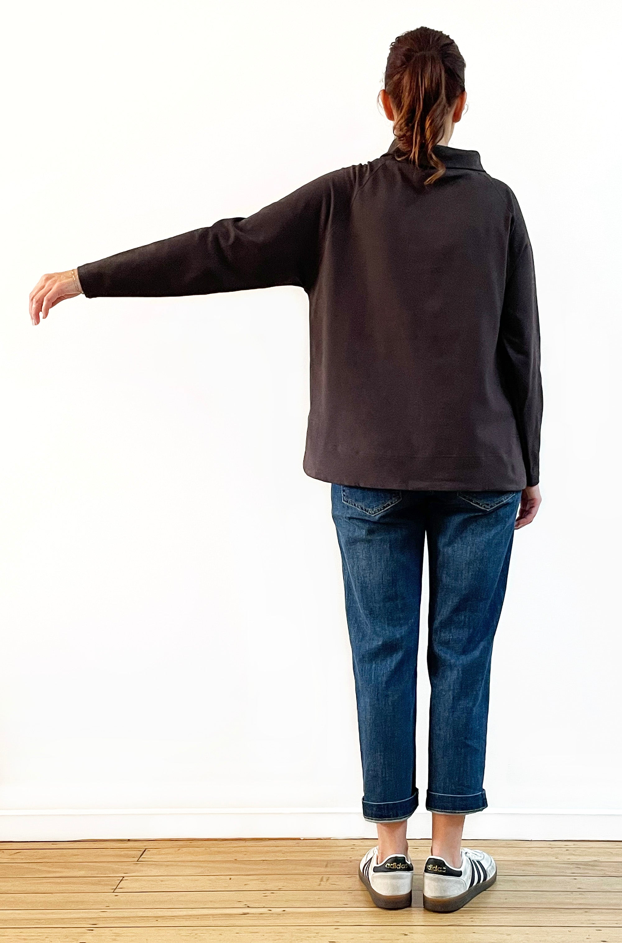 BAMBOO/ORGANIC COTTON ROLL NECK TOP CHOCOLATE