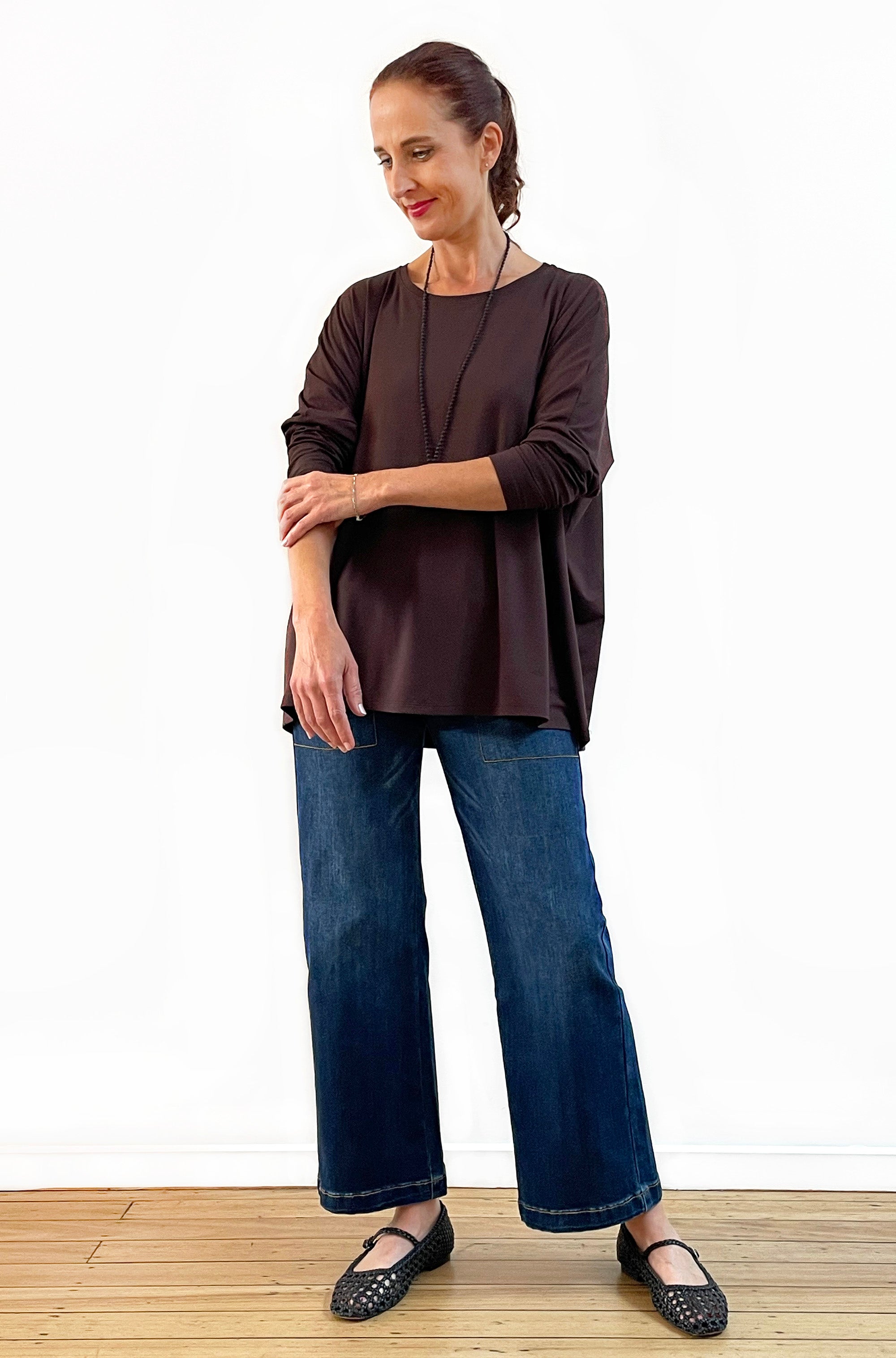 BAMBOO LONG SLEEVE CURVED HEM BOX TOP CHOCOLATE