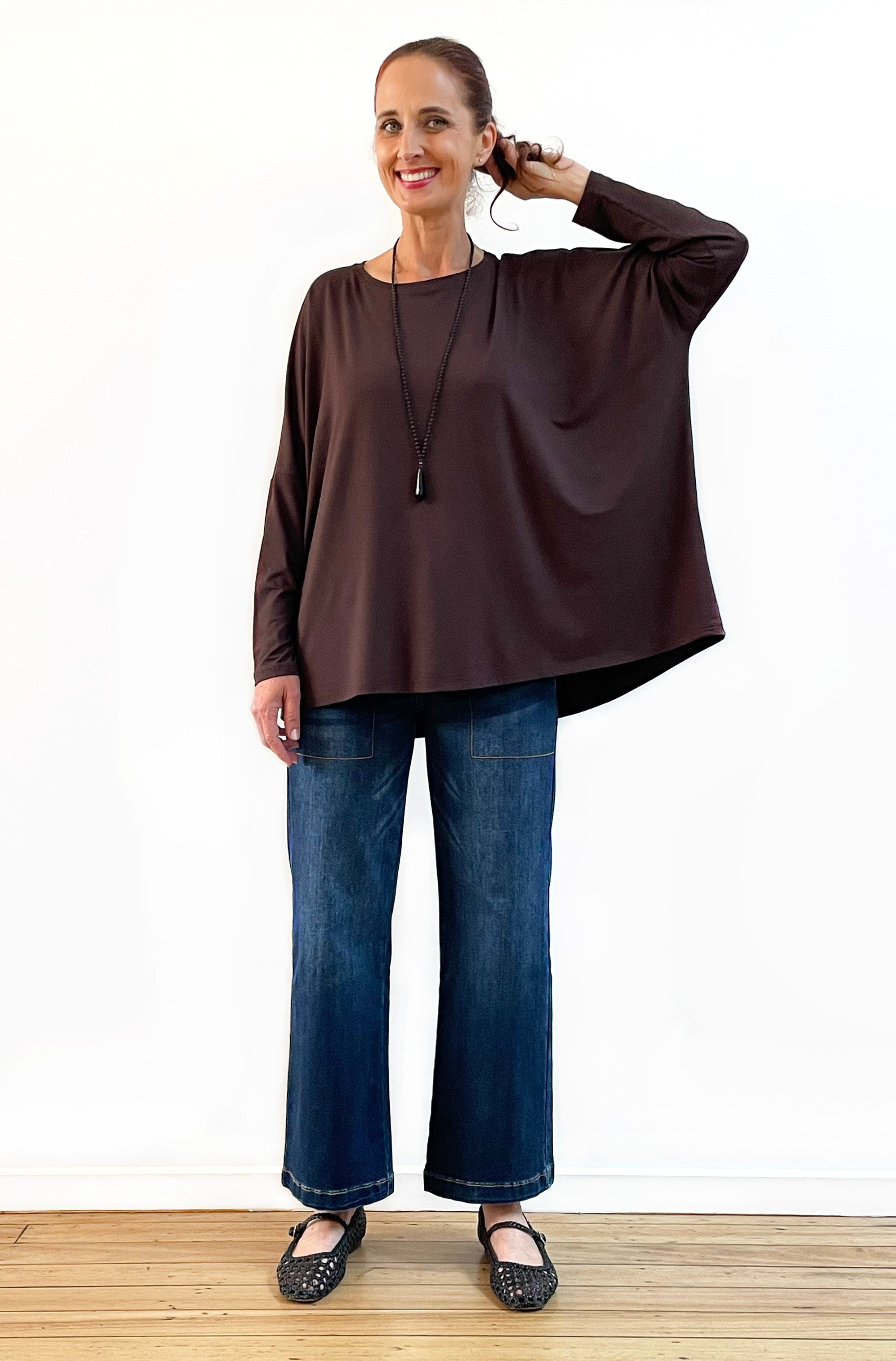 BAMBOO LONG SLEEVE CURVED HEM BOX TOP CHOCOLATE