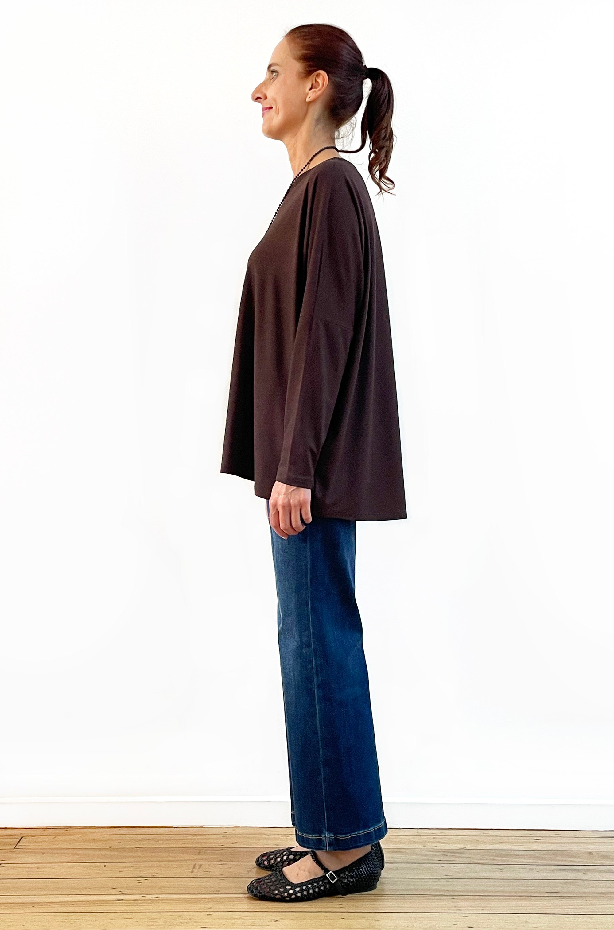 BAMBOO LONG SLEEVE CURVED HEM BOX TOP CHOCOLATE