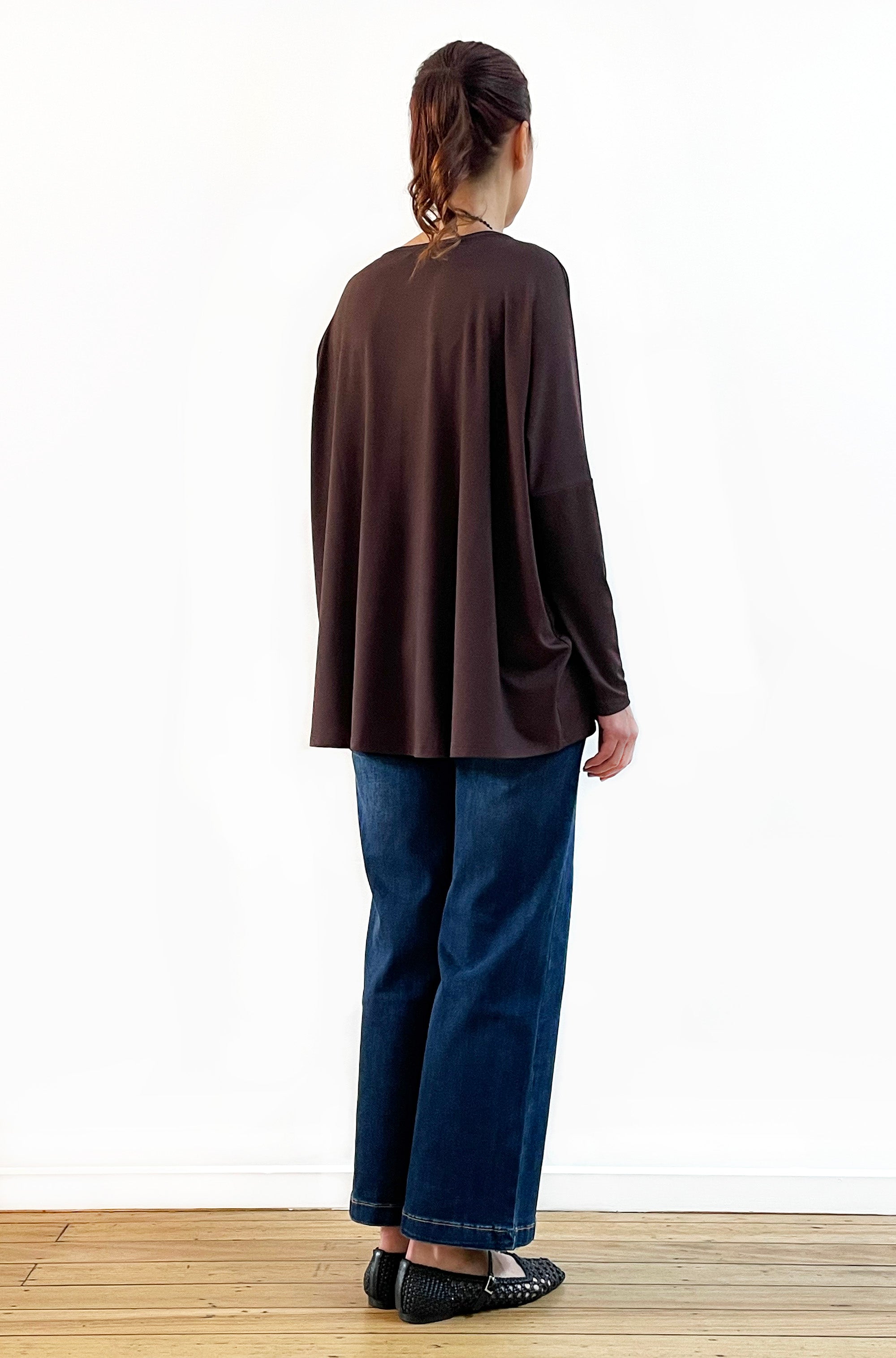 BAMBOO LONG SLEEVE CURVED HEM BOX TOP CHOCOLATE