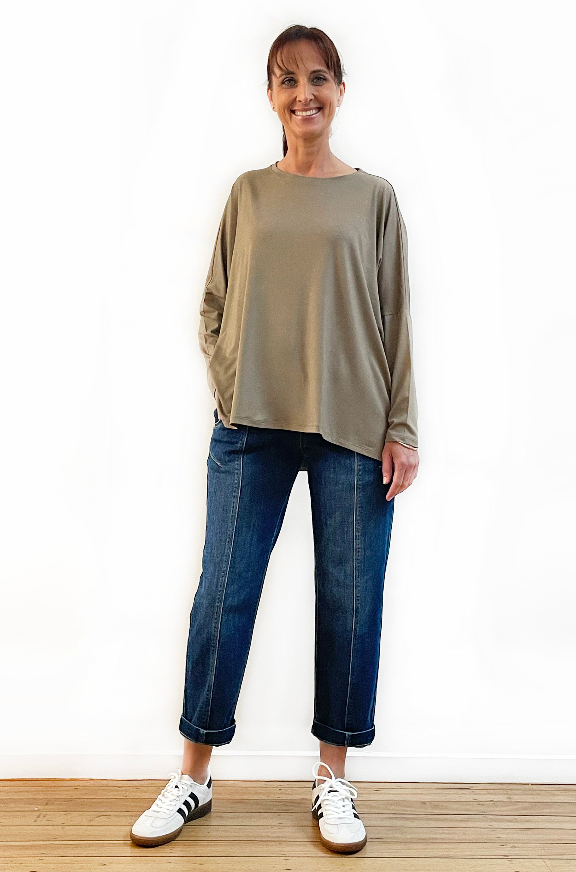 BAMBOO LONG SLEEVE CURVED HEM BOX TOP LATTE