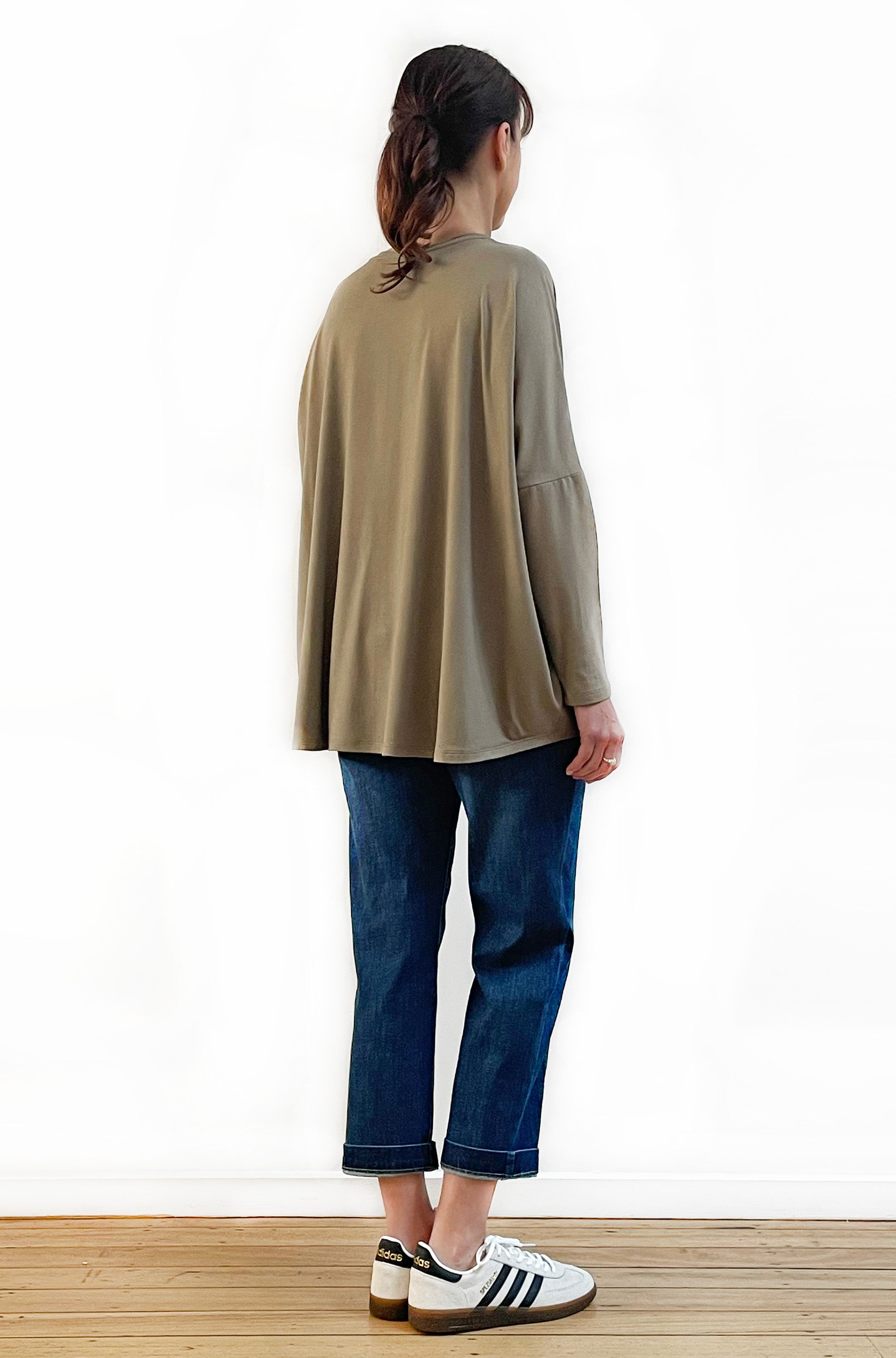 BAMBOO LONG SLEEVE CURVED HEM BOX TOP LATTE