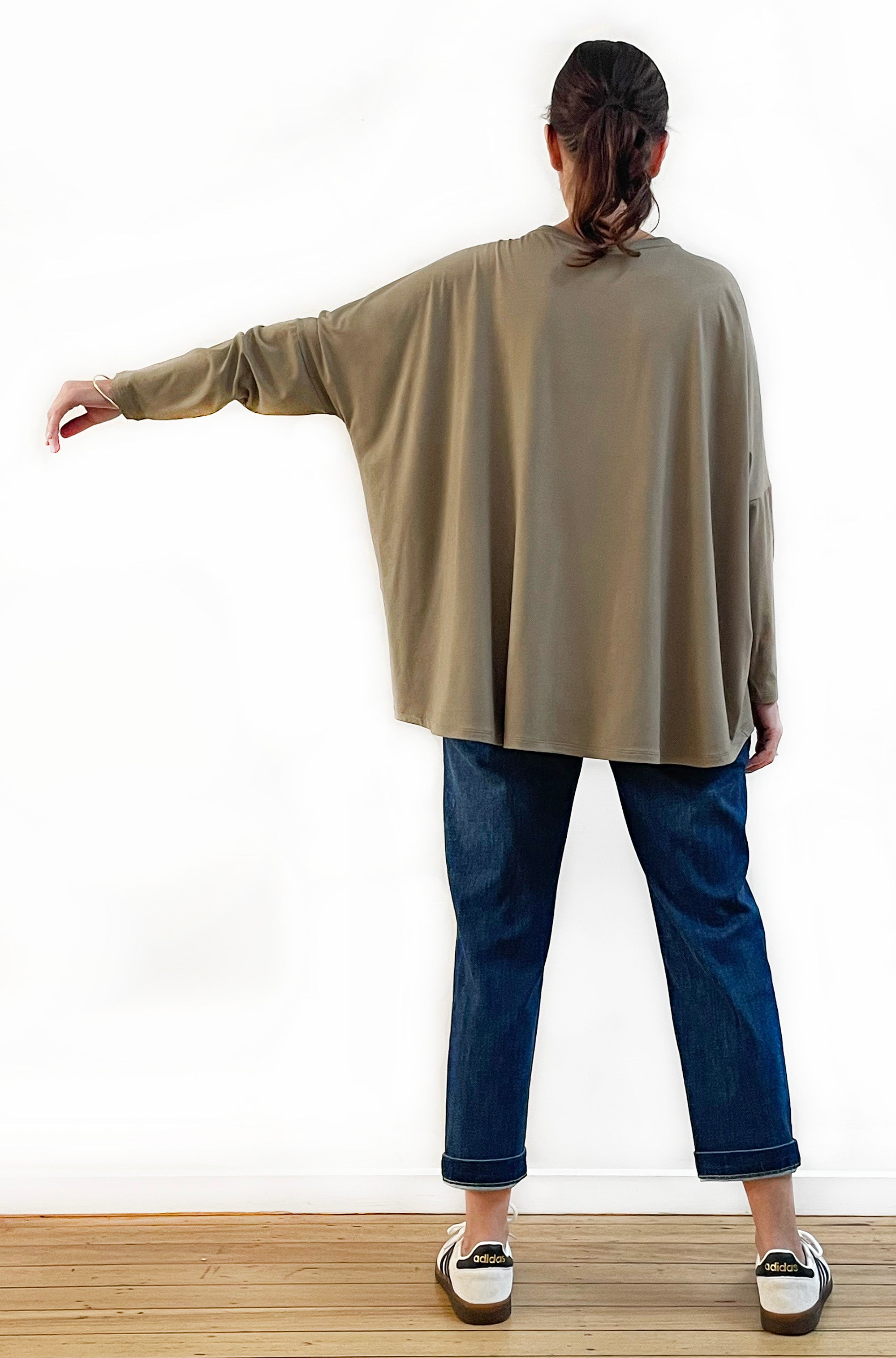 BAMBOO LONG SLEEVE CURVED HEM BOX TOP LATTE