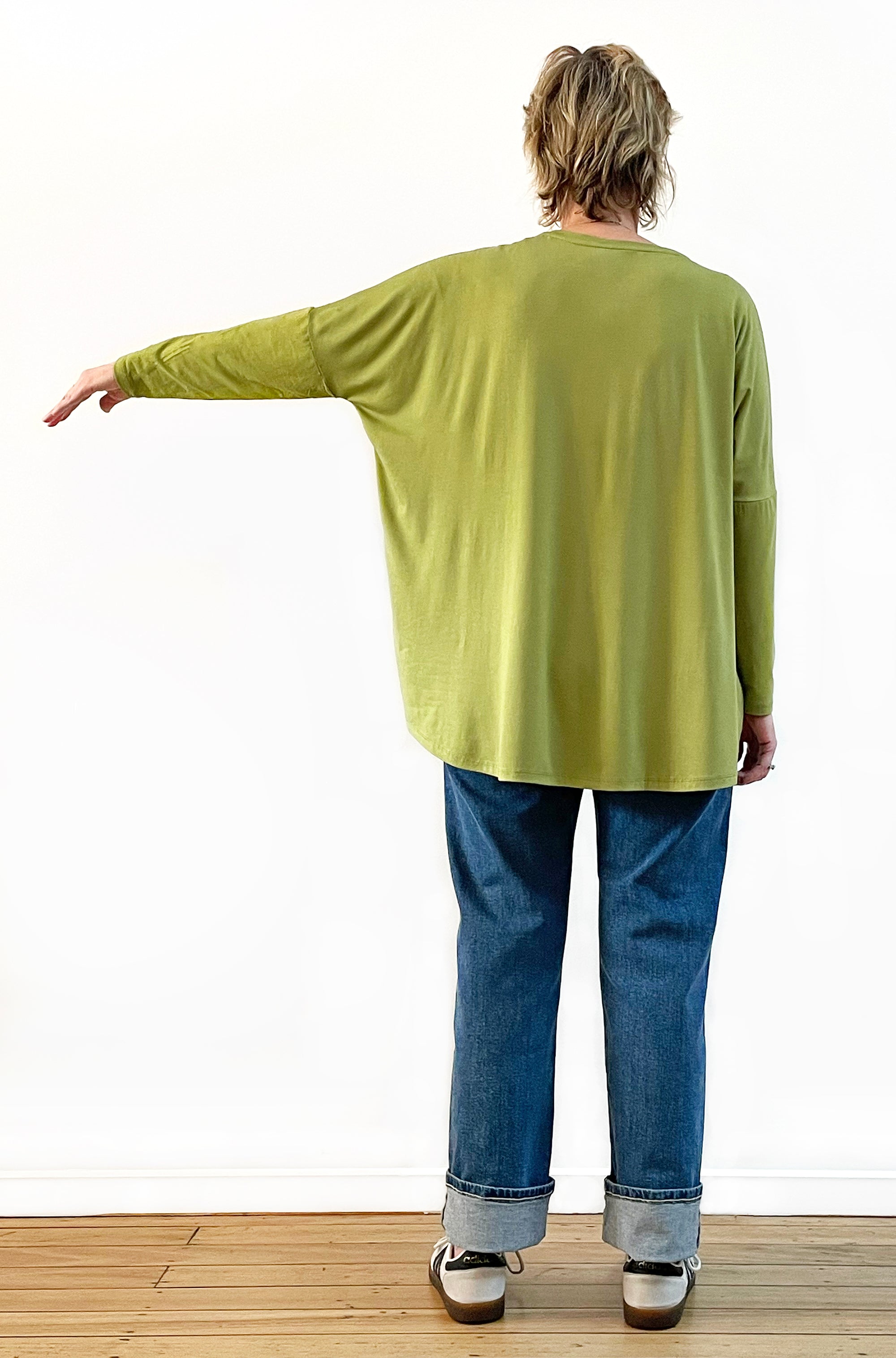 BAMBOO LONG SLEEVE CURVED HEM BOX TOP LEAF