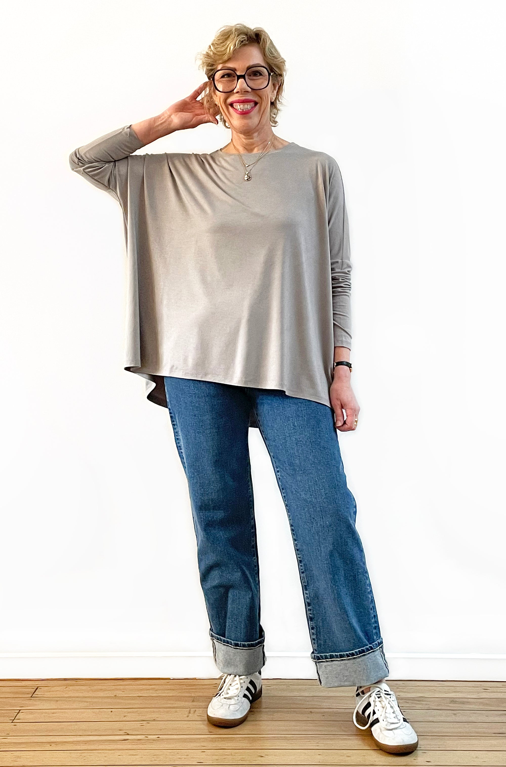BAMBOO LONG SLEEVE CURVED HEM BOX TOP TAUPE