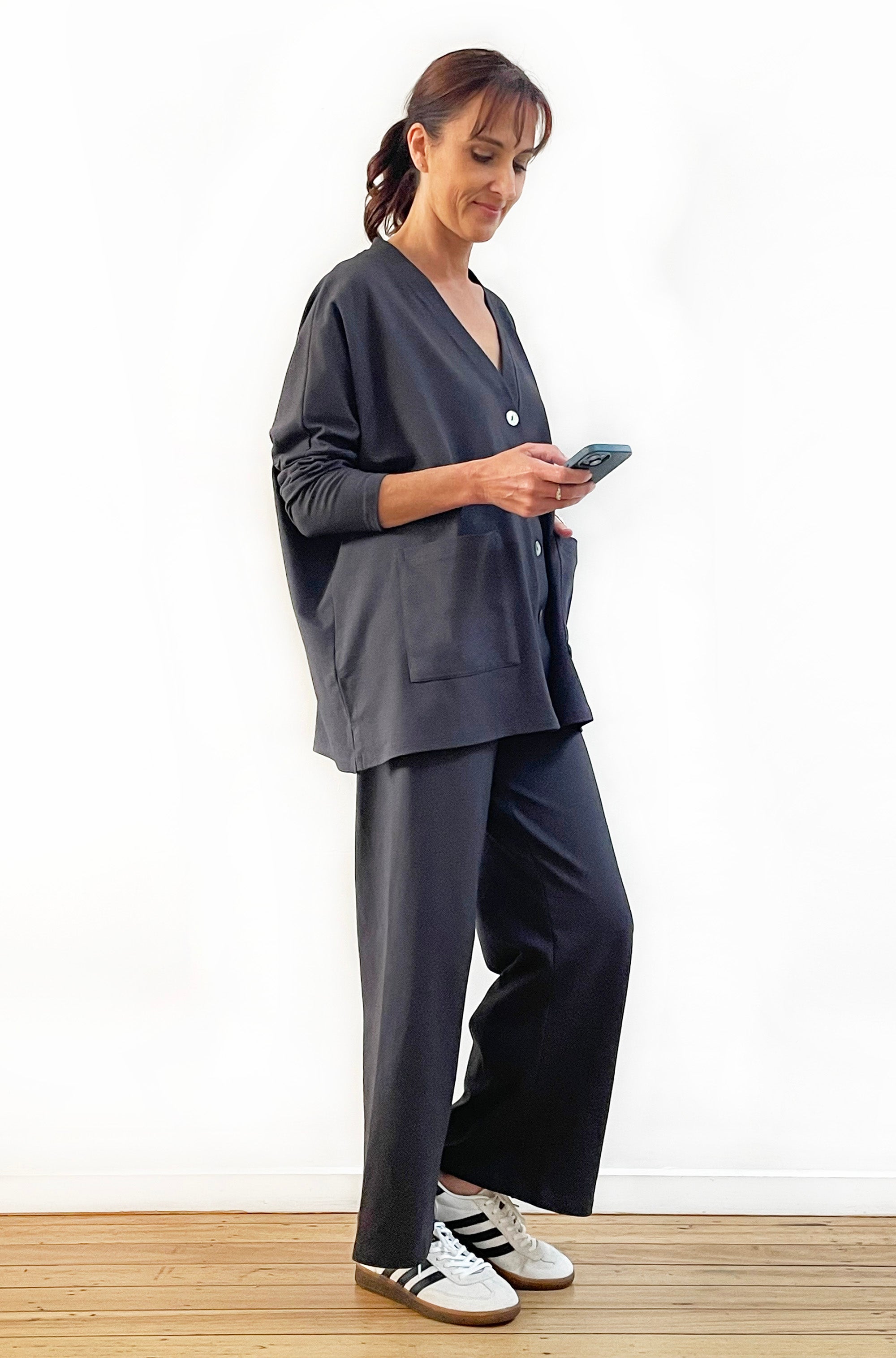 BAMBOO/ORGANIC COTTON BUTTON THRU CARDI GRAPHITE