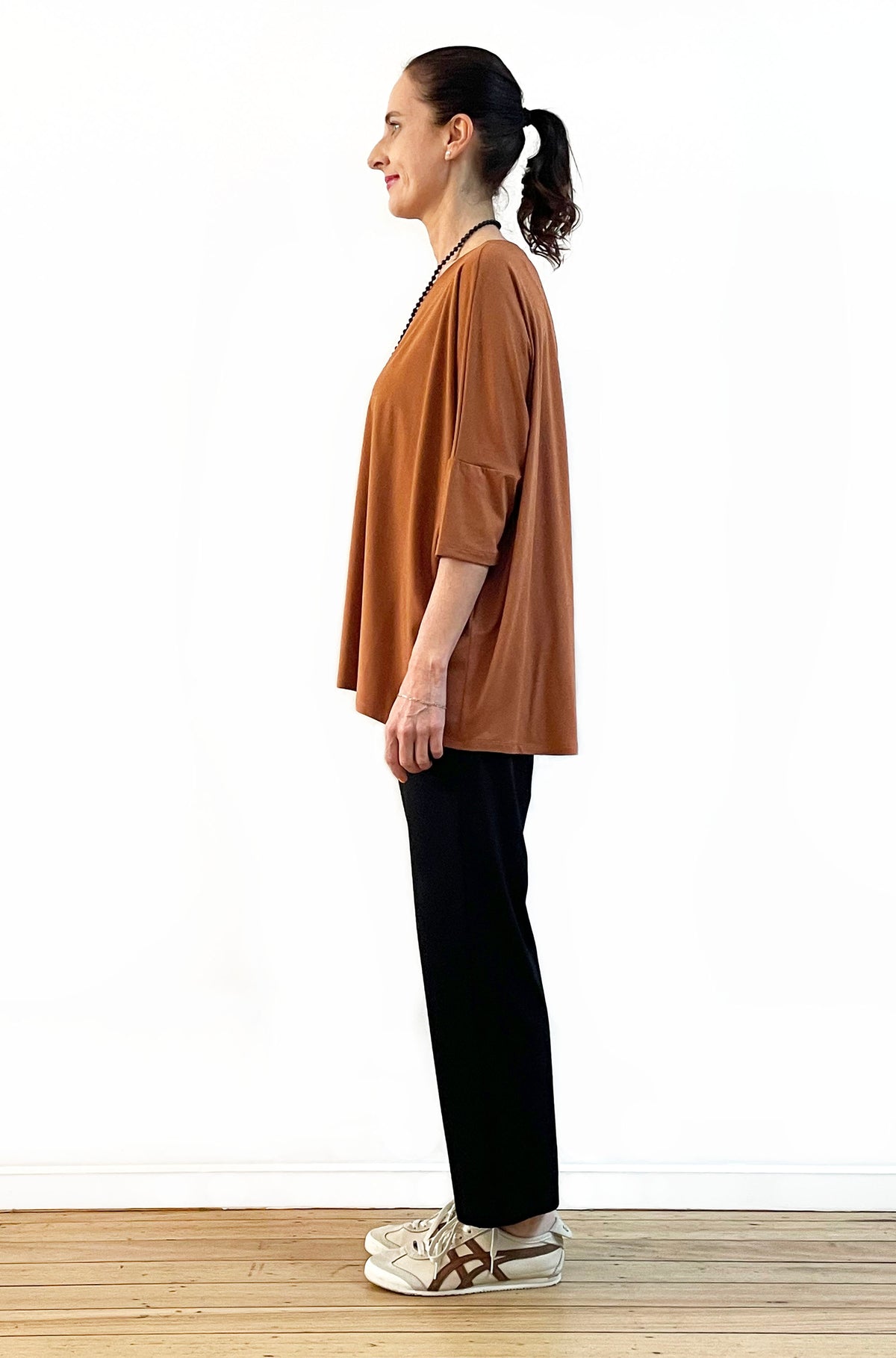 BAMBOO SHORT SLEEVE CURVED HEM BOX TOP CHESNUT
