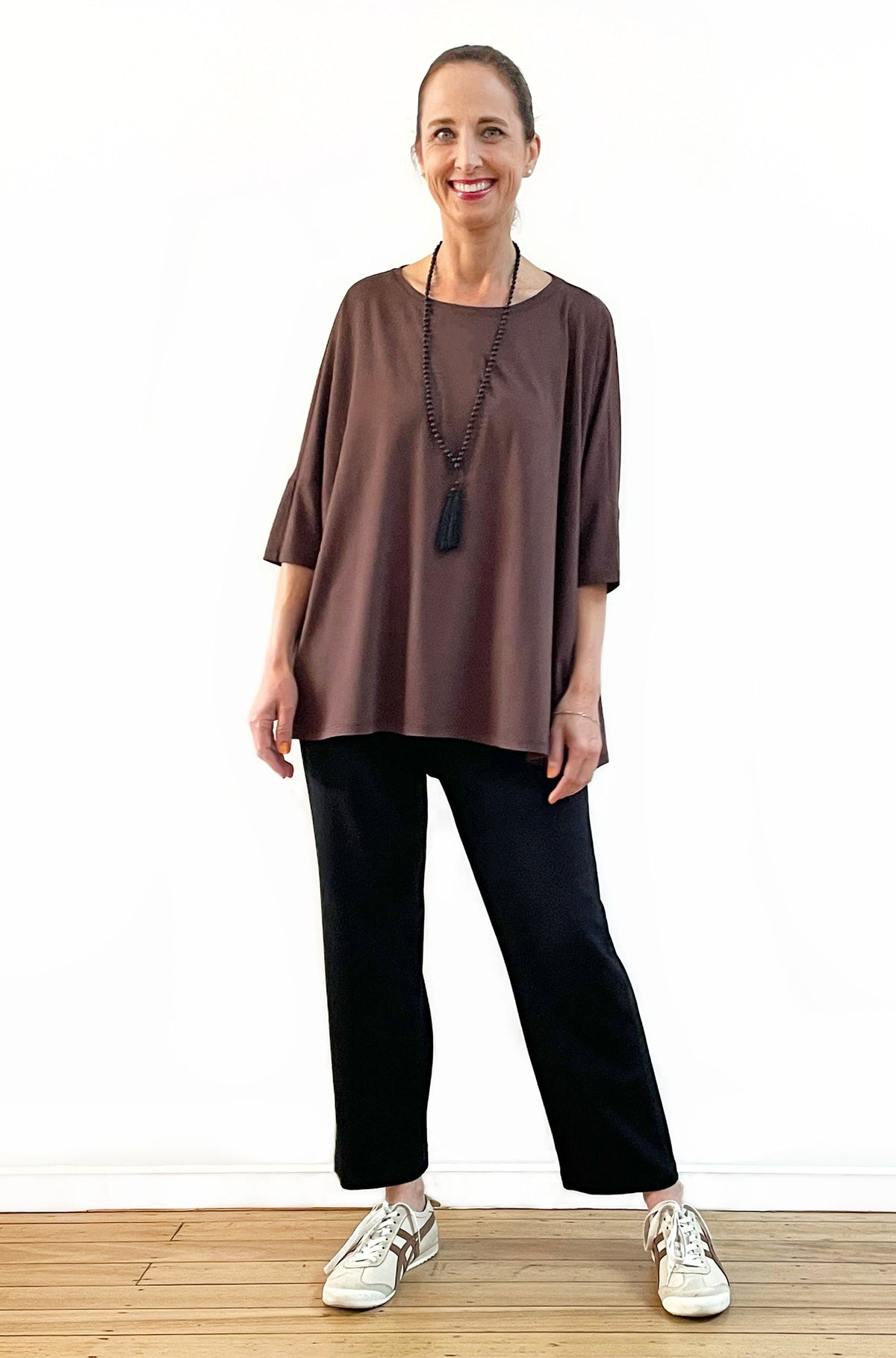 BAMBOO SHORT SLEEVE CURVED HEM BOX TOP CHOCOLATE
