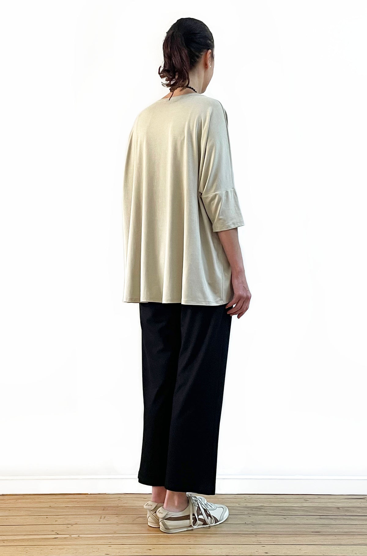 BAMBOO SHORT SLEEVE CURVED HEM BOX TOP SAND