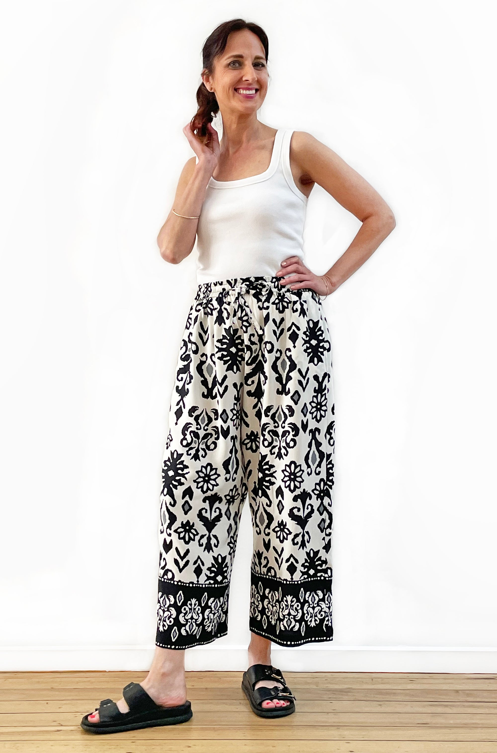 BORDER PRINT CROPPED WIDE LEG PANT BLACK