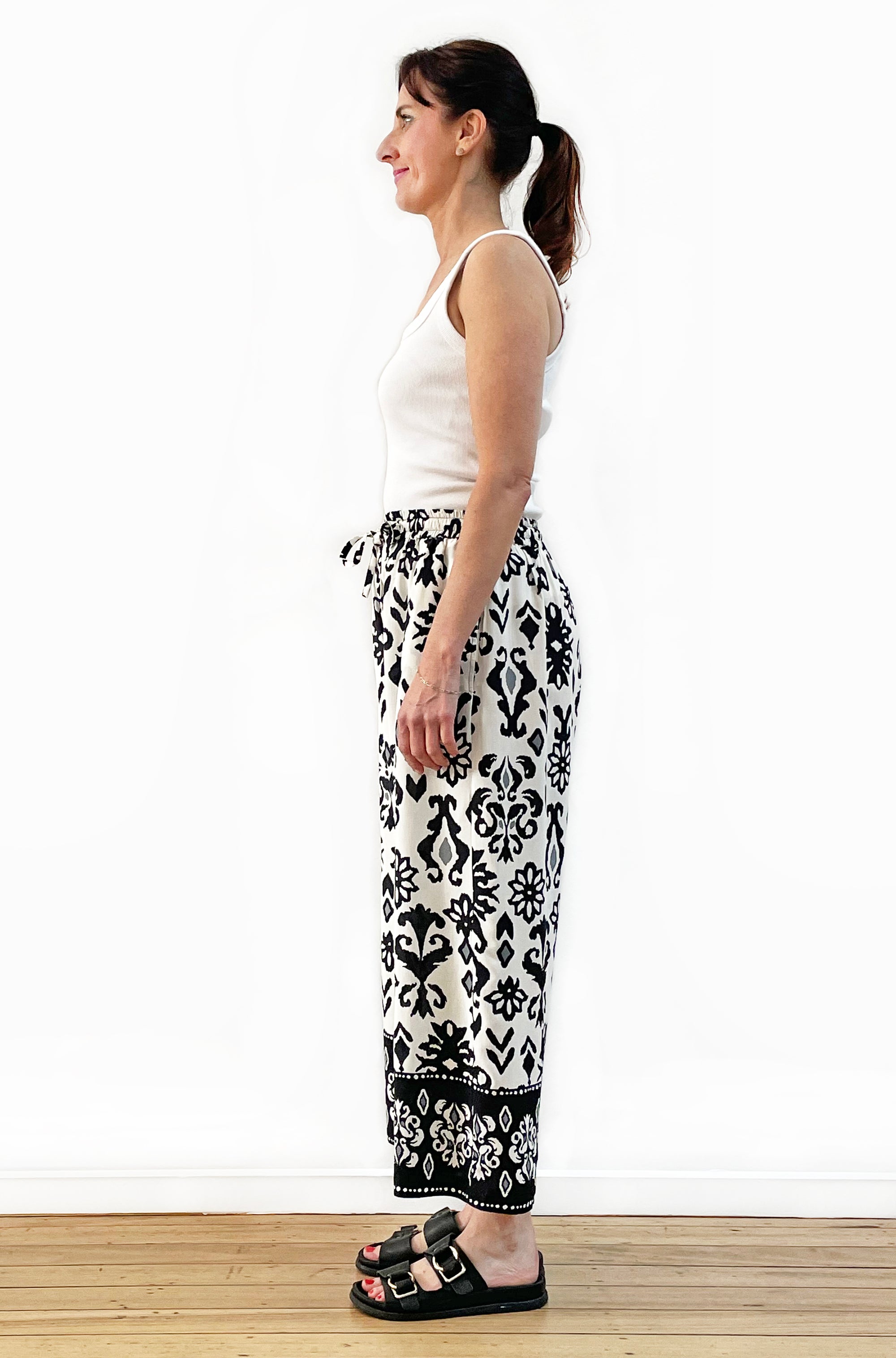 BORDER PRINT CROPPED WIDE LEG PANT BLACK