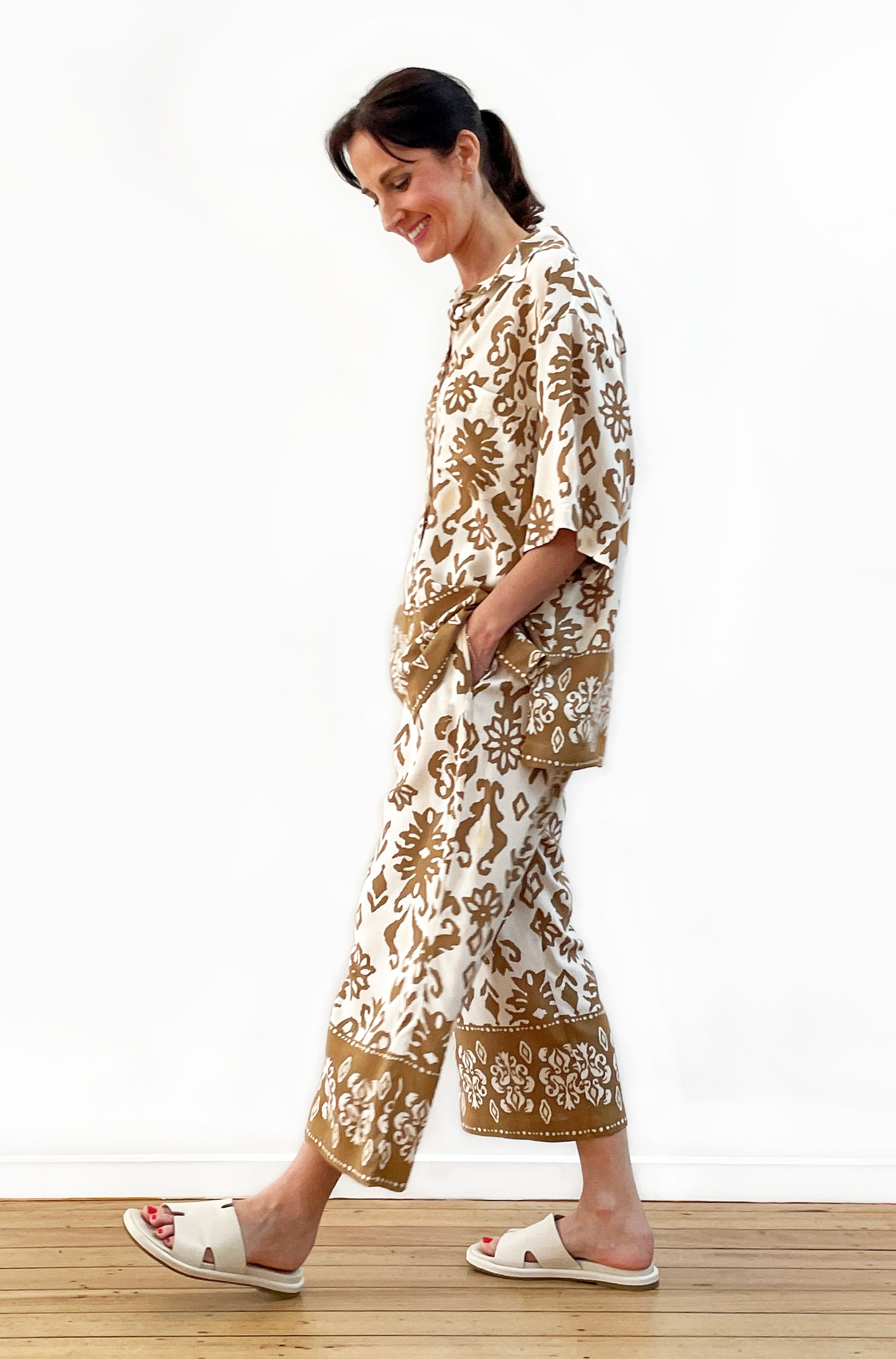 BORDER PRINT CROPPED WIDE LEG PANT BRASS