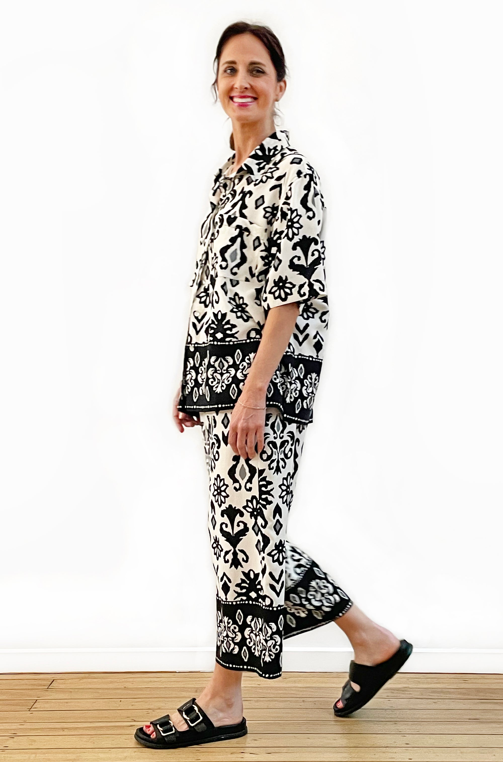 BORDER PRINT SHORT SLEEVE SHIRT BLACK