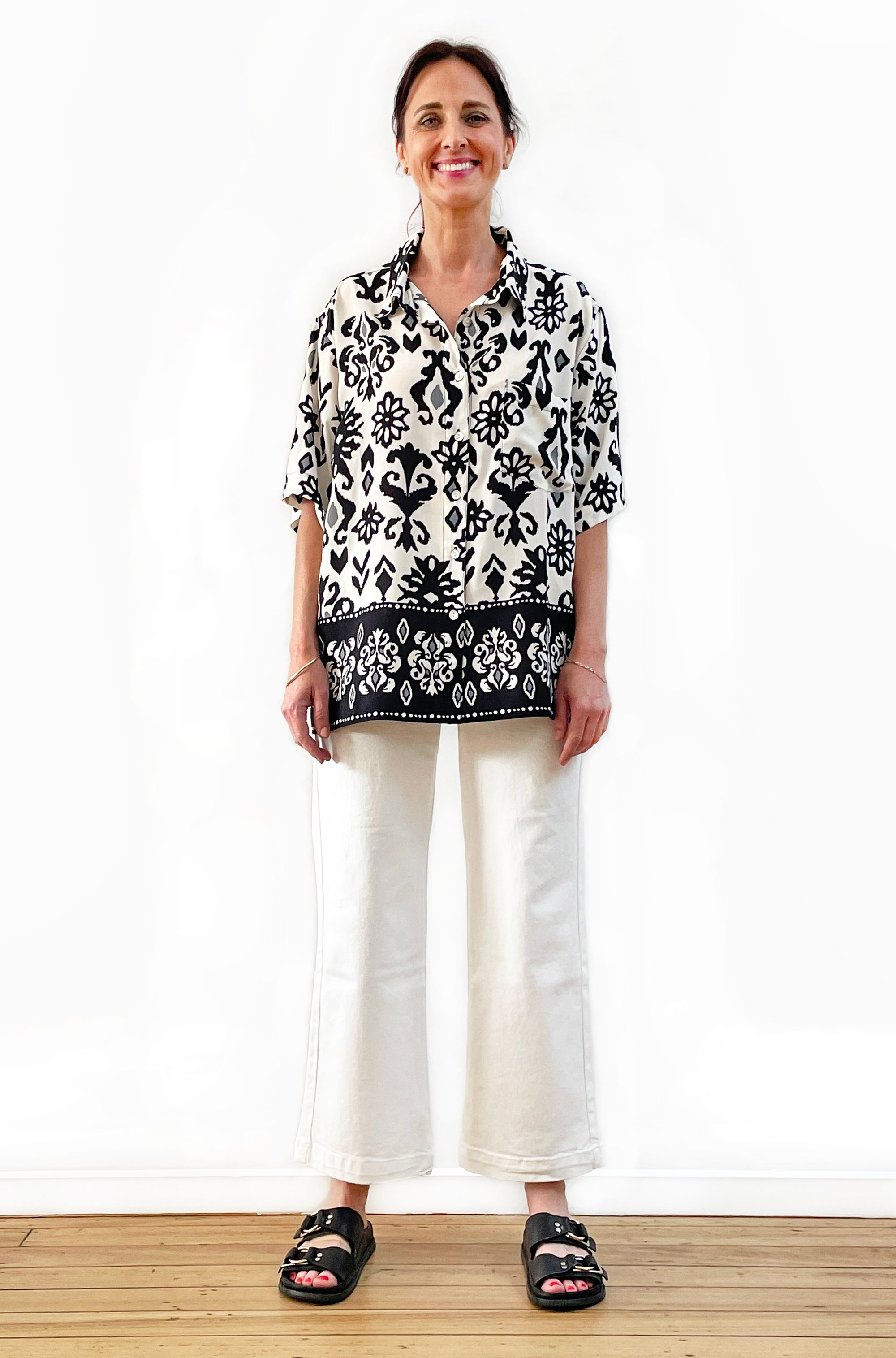 BORDER PRINT SHORT SLEEVE SHIRT BLACK