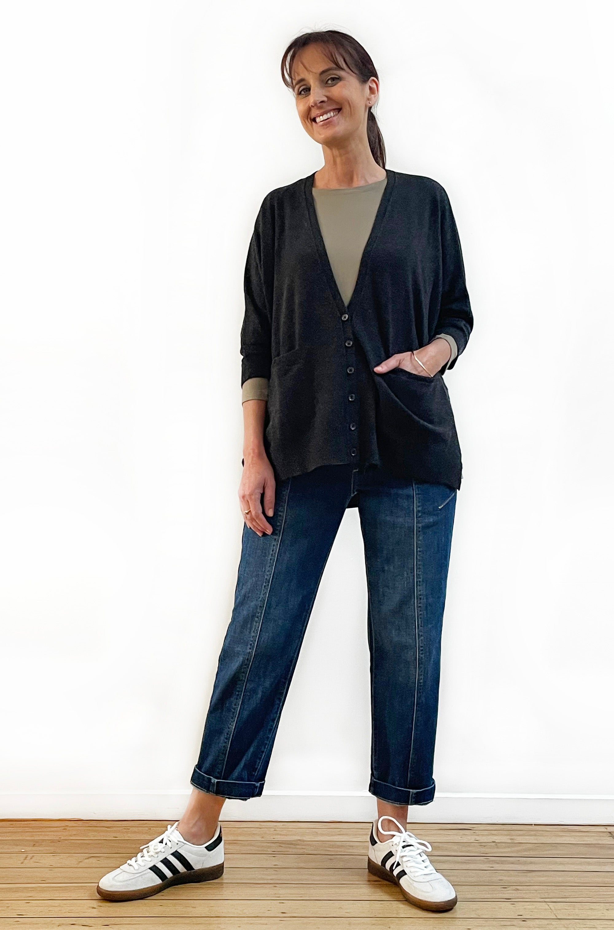 BRIDGE & LORD MERINO CASHMERE TRINA CARDIGAN COAL