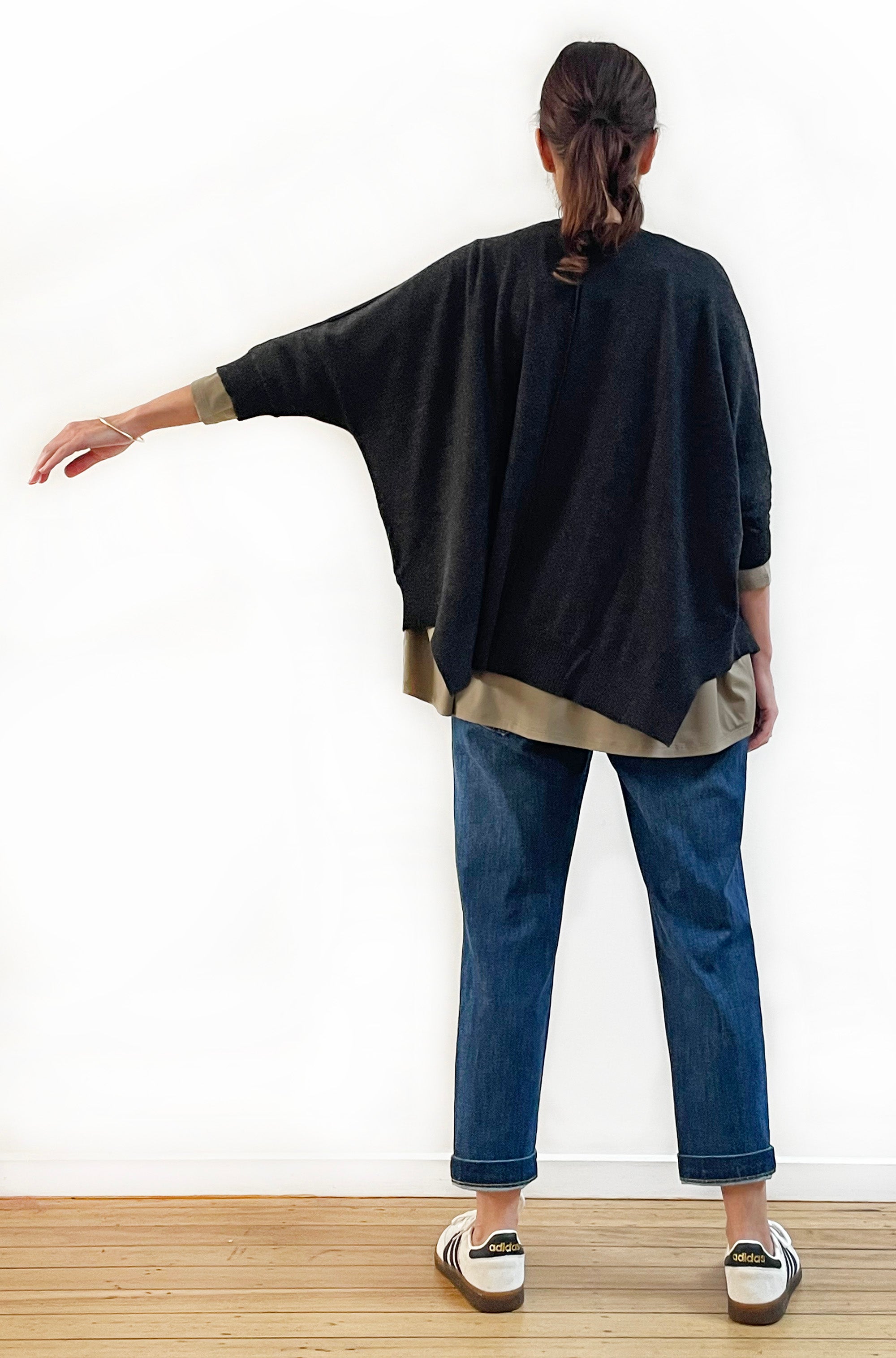 BRIDGE & LORD MERINO CASHMERE TRINA CARDIGAN COAL