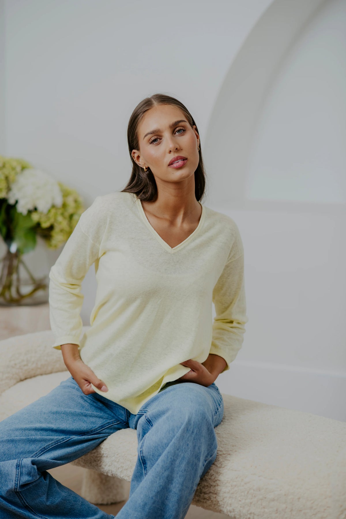BRIDGE & LORD LINEN/COTTON V-NECK RELAXED PULLOVER LEMON