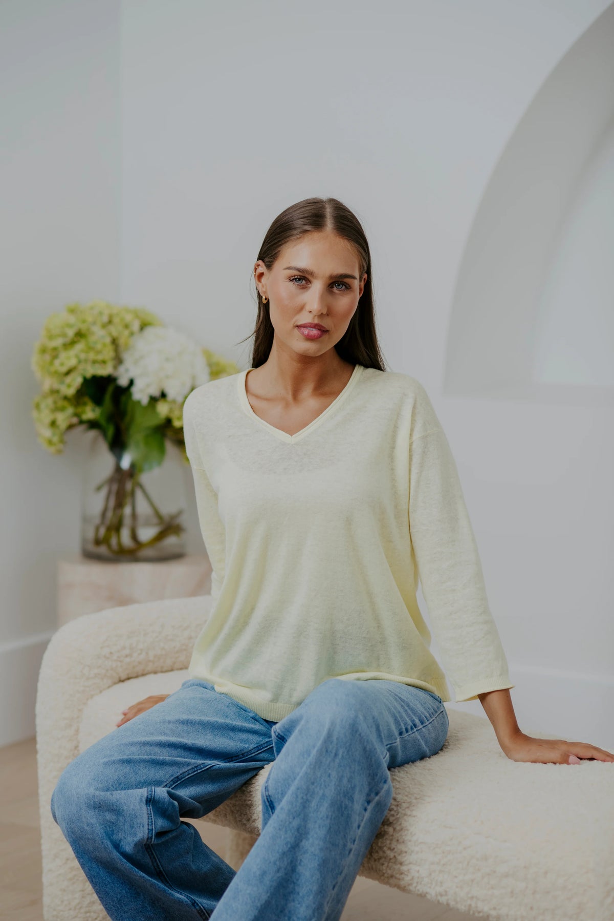 BRIDGE & LORD LINEN/COTTON V-NECK RELAXED PULLOVER LEMON