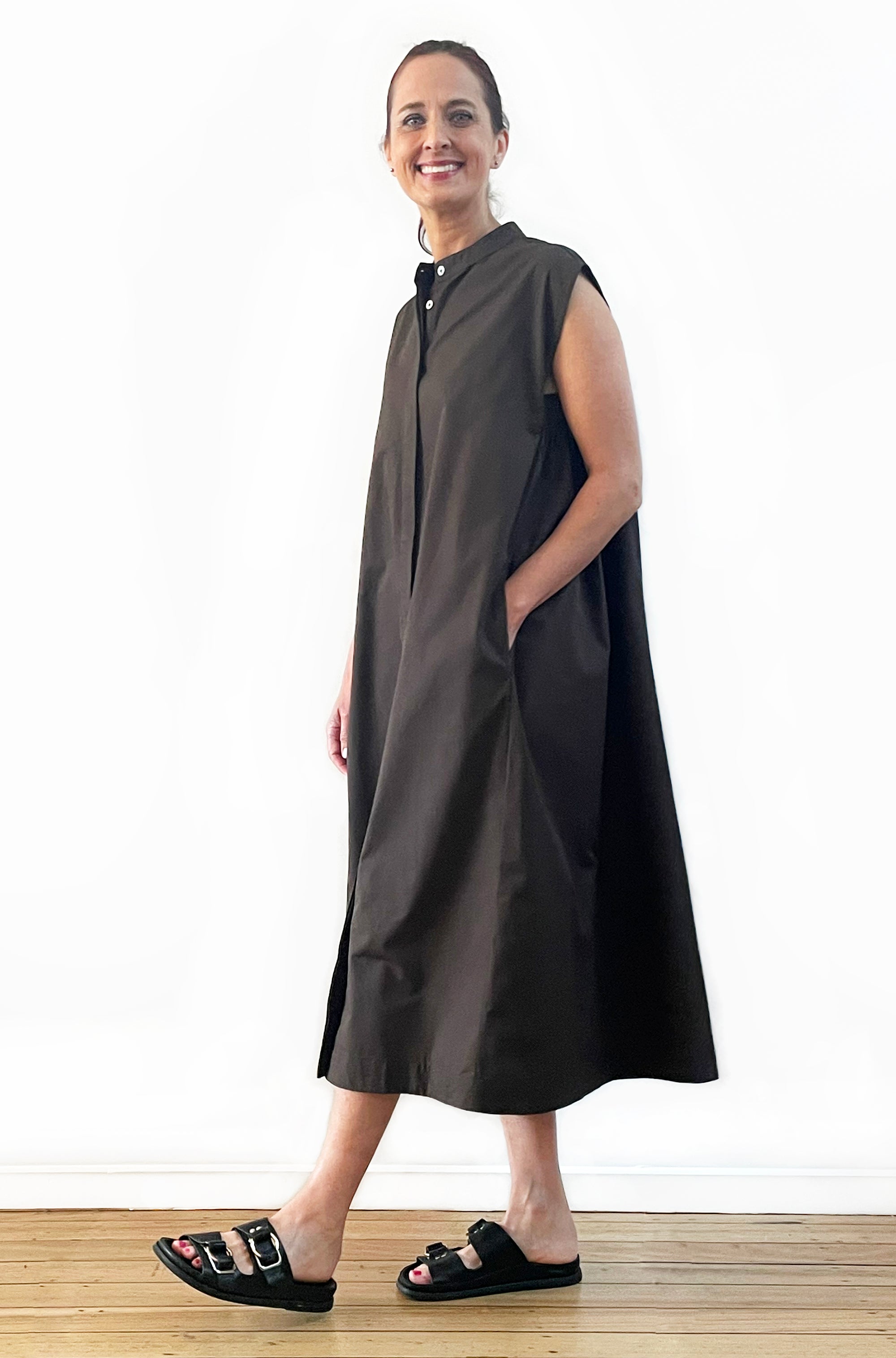 COTTON BUTTON THRU ELASTIC PANEL DRESS DARK CHOCOLATE