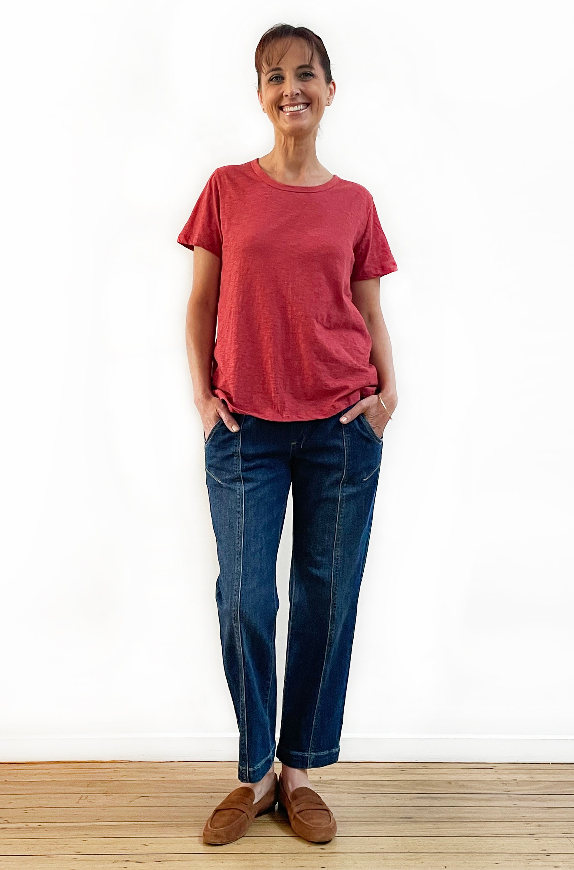 100% COTTON SHORT SLEEVE FITTED TEE BRICK RED