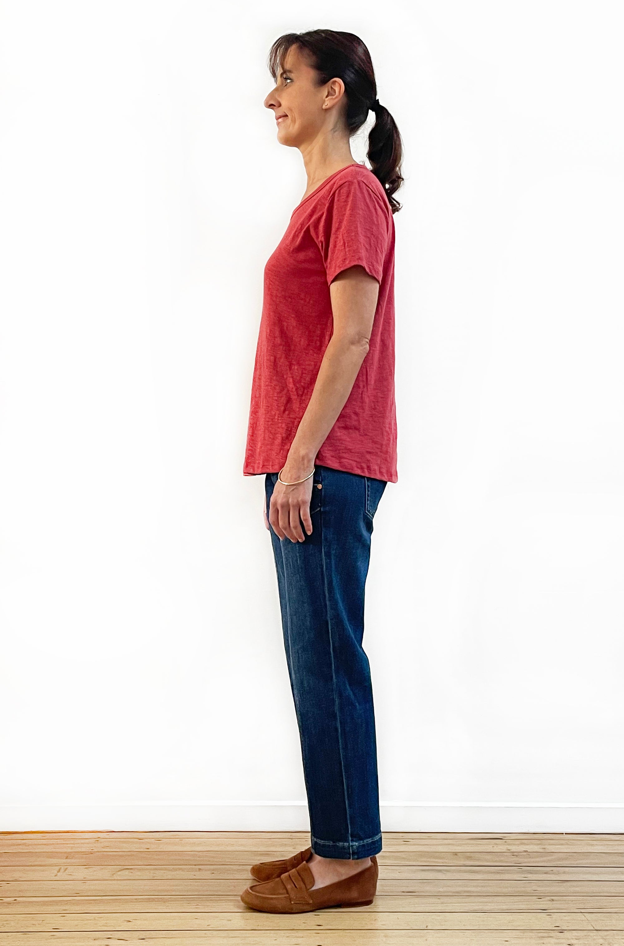 100% COTTON SHORT SLEEVE FITTED TEE BRICK RED