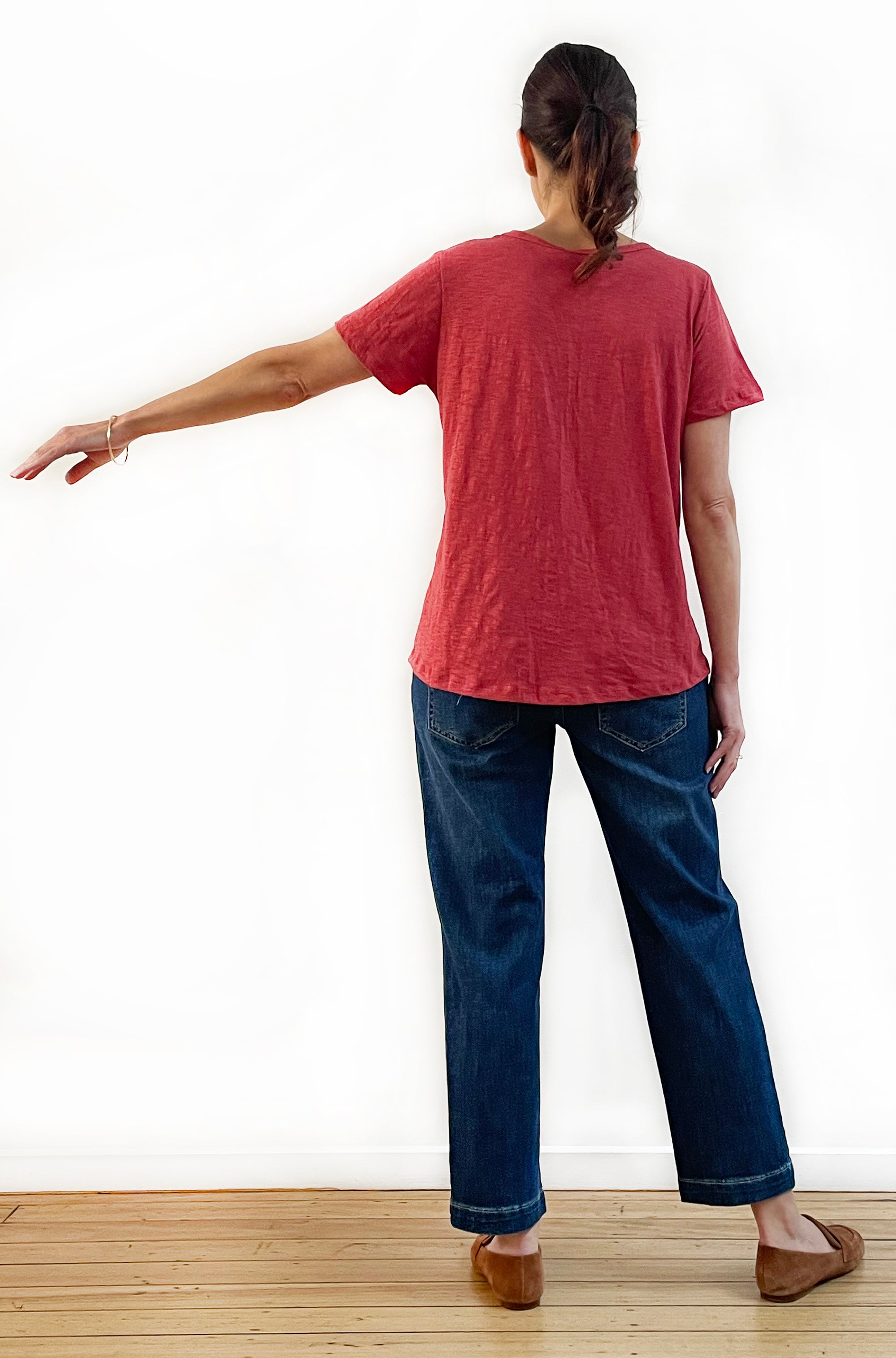 100% COTTON SHORT SLEEVE FITTED TEE BRICK RED