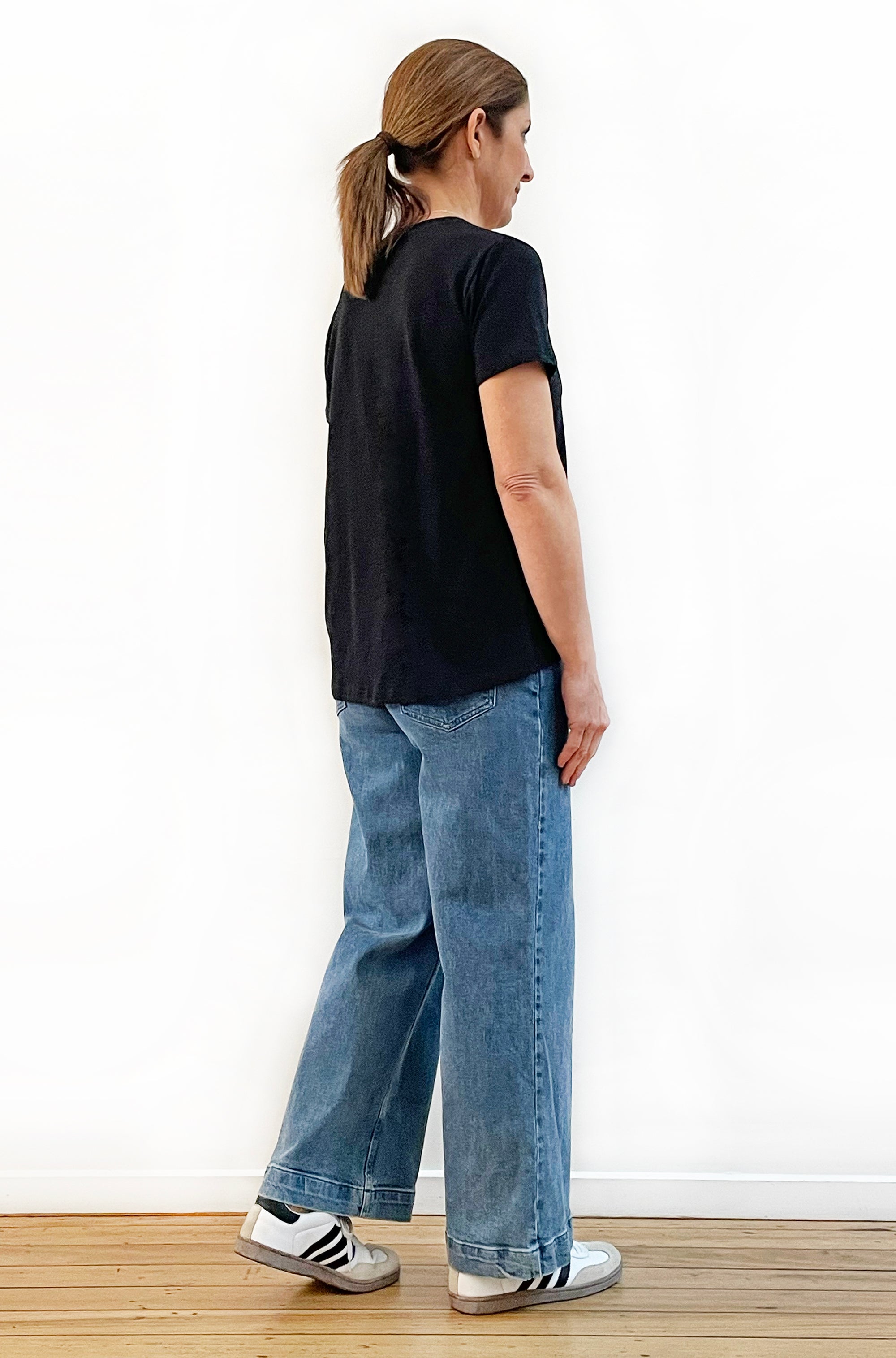 100% COTTON SHORT SLEEVE HI LO TEE BLACK