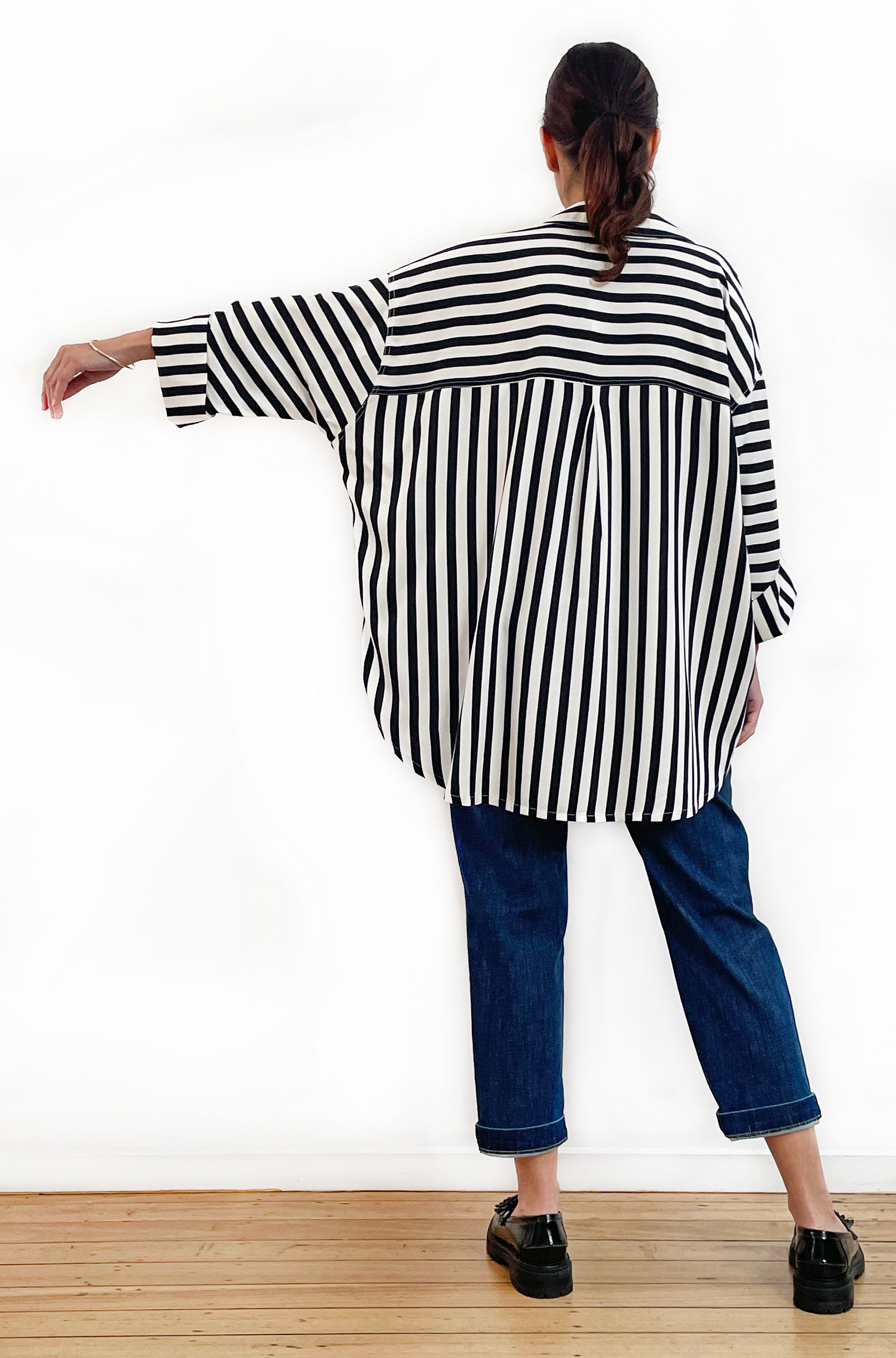 KIMONO SLEEVE SHIRT BLACK STRIPE
