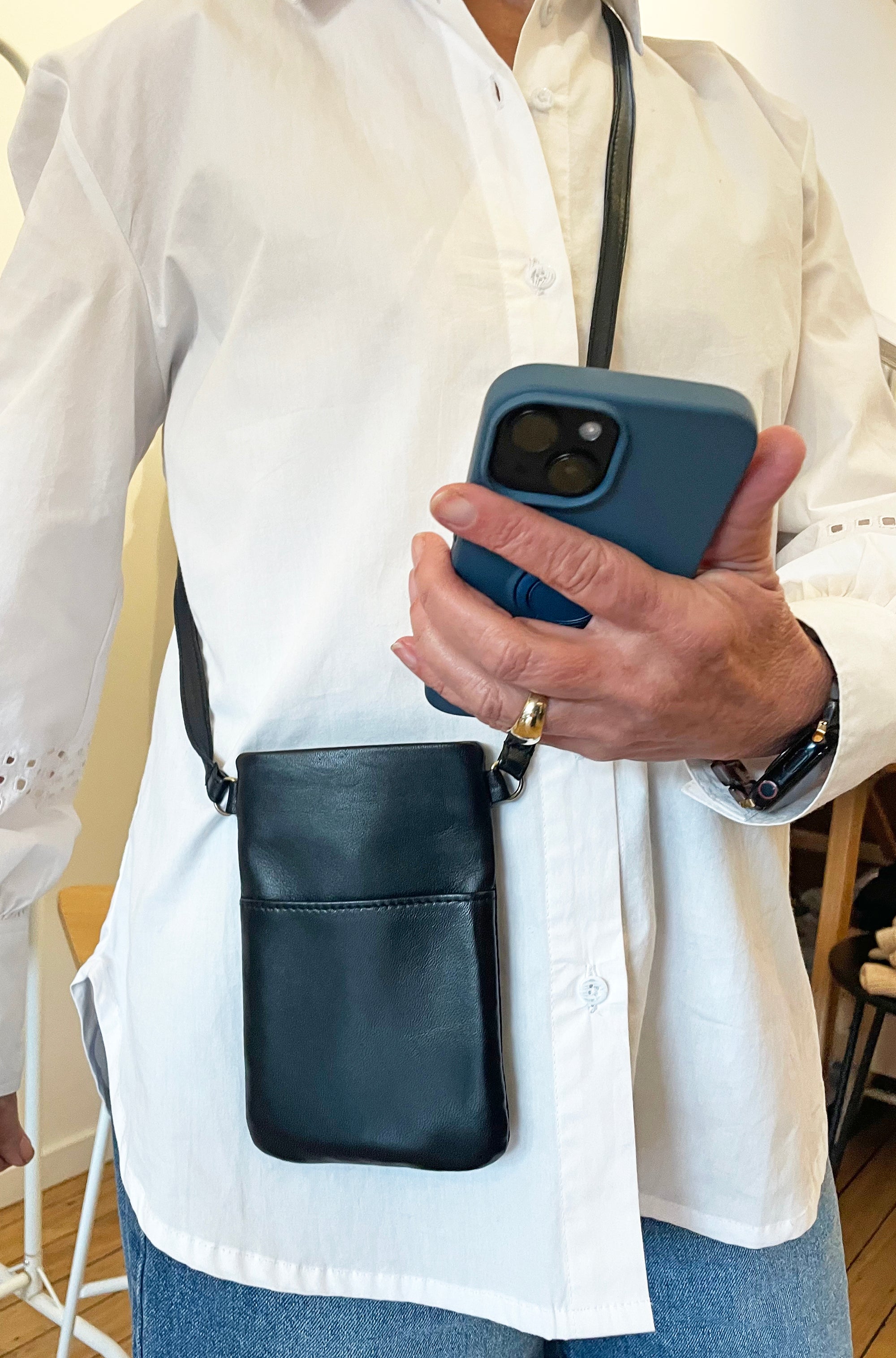 LEATHER PHONE BAG BLACK