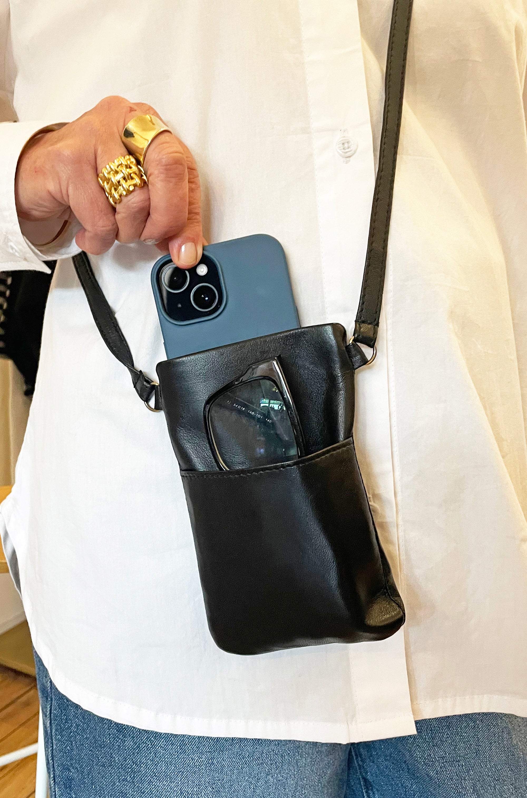 LEATHER PHONE BAG BLACK