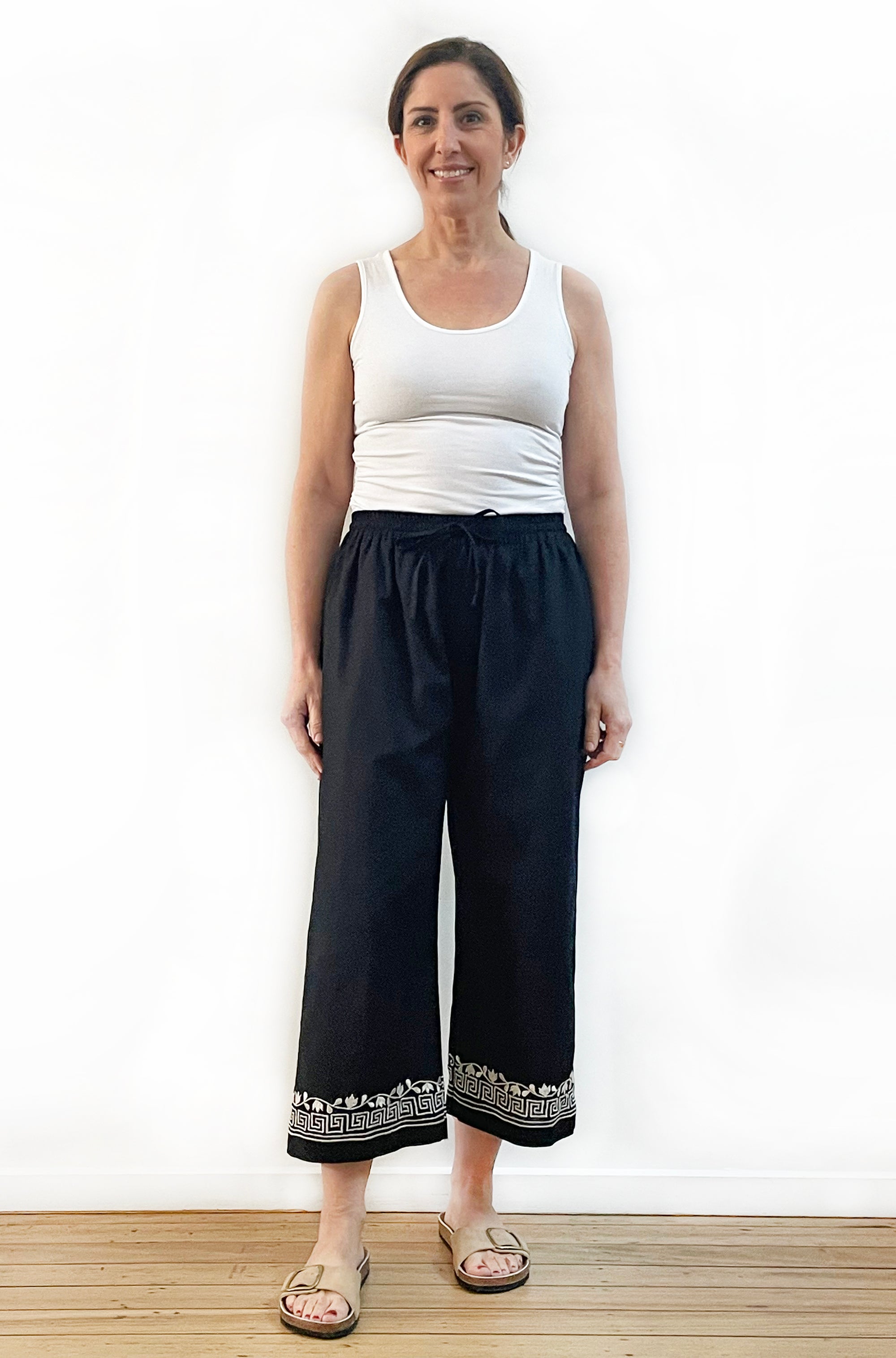 LINEN EMBROIDERED CROPPED PANT BLACK