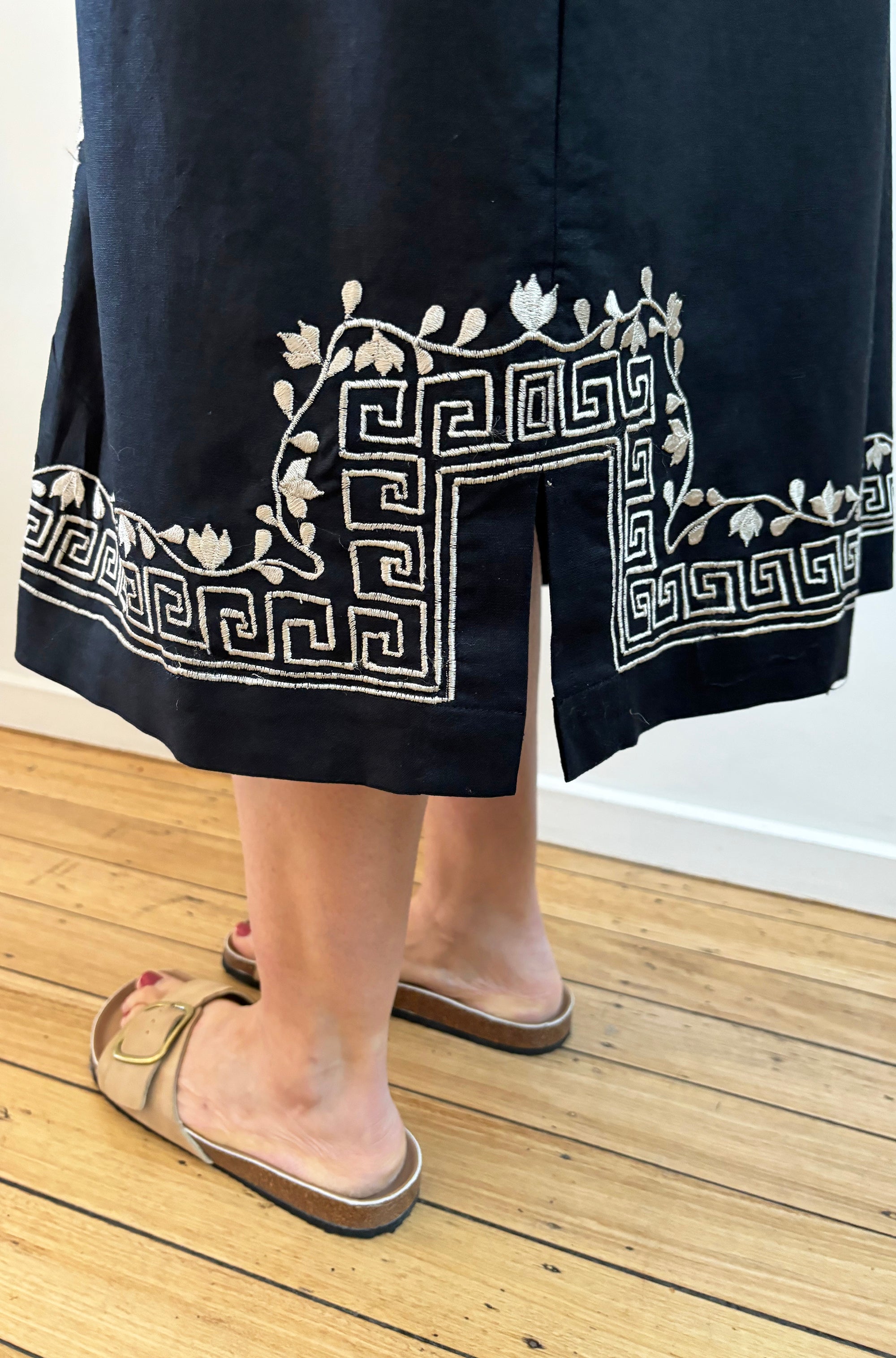 LINEN EMBROIDERED DRESS BLACK