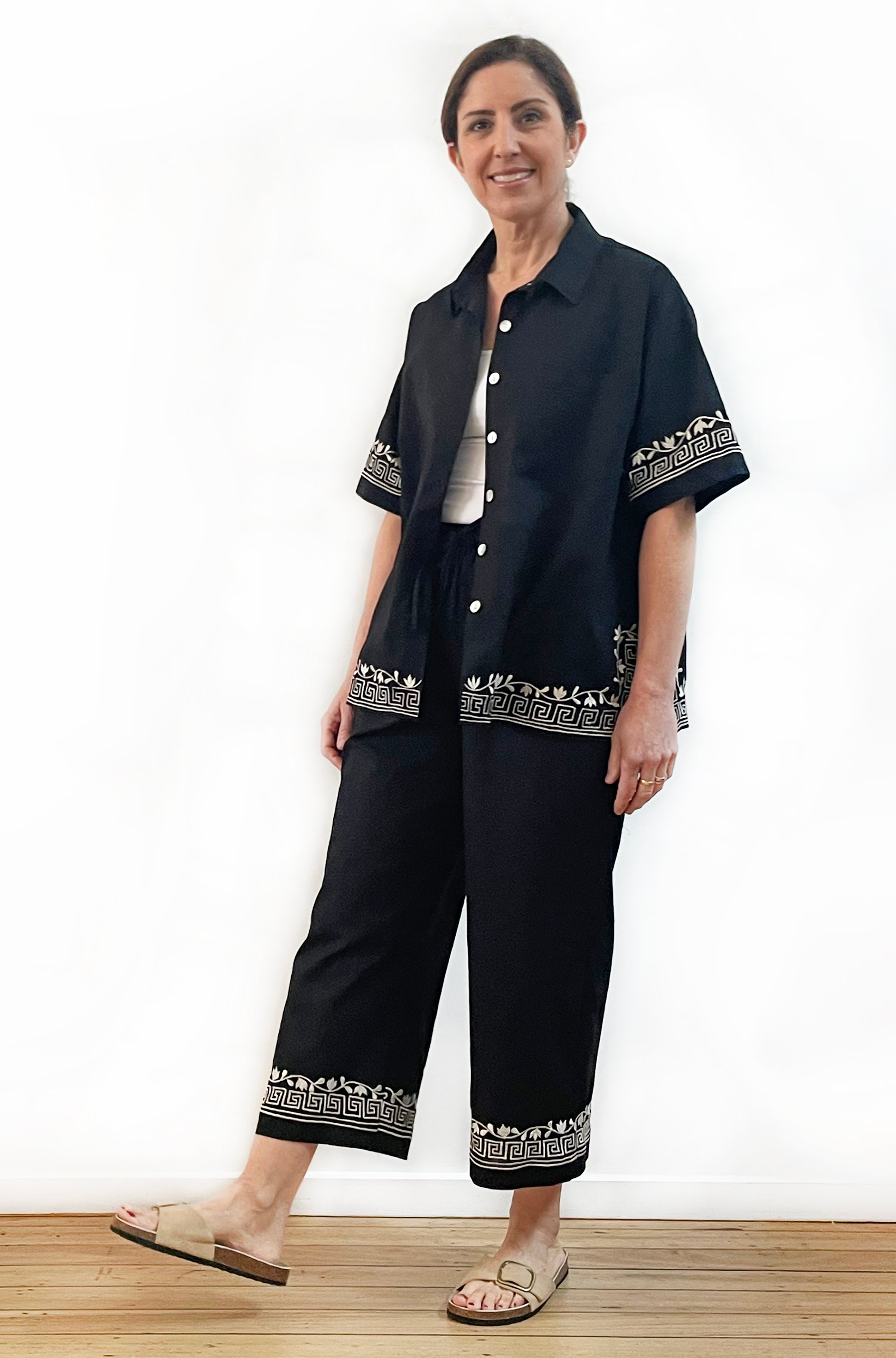 LINEN EMBROIDERED SHORT SLEEVE SHIRT BLACK