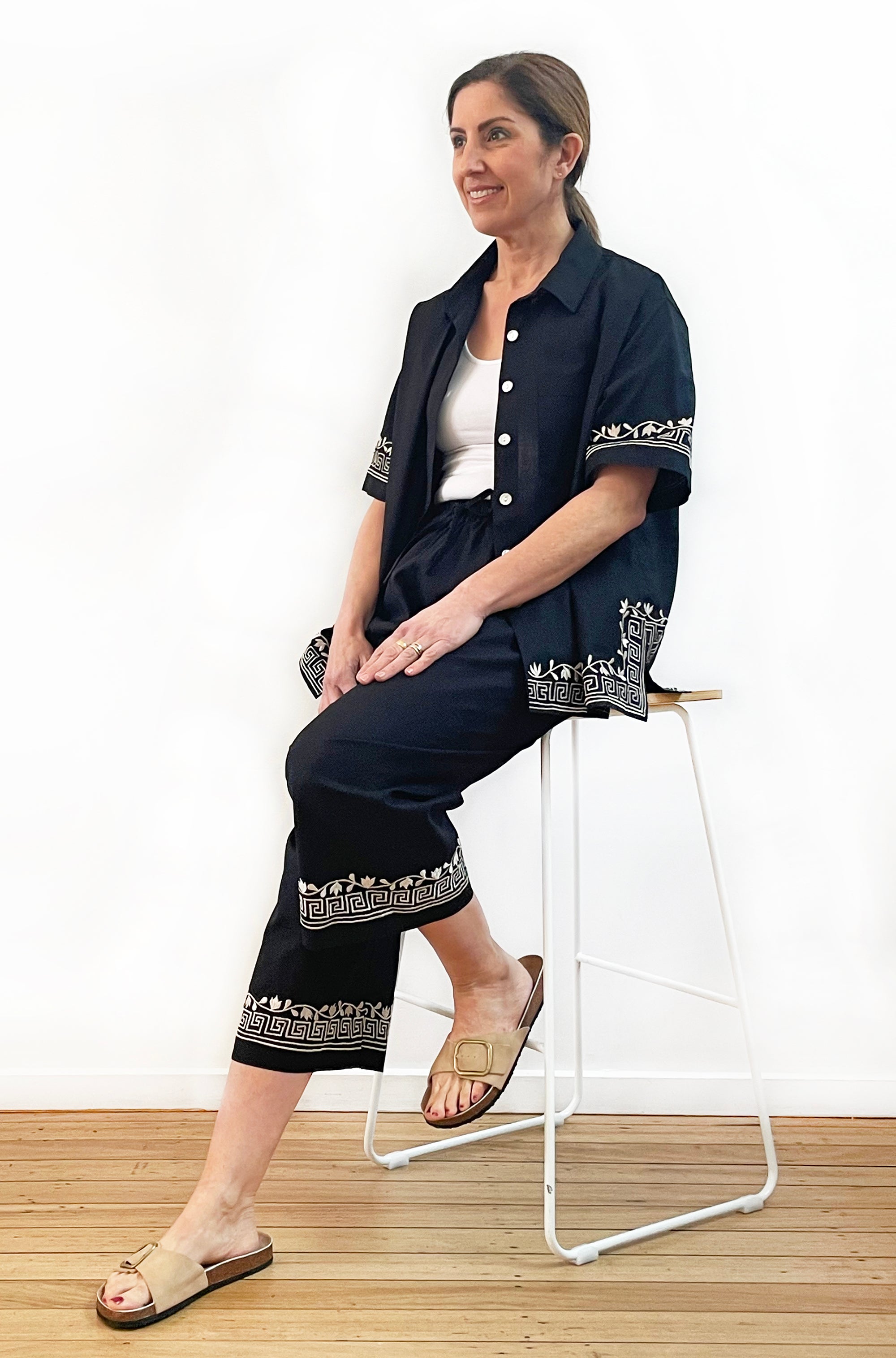 LINEN EMBROIDERED SHORT SLEEVE SHIRT BLACK