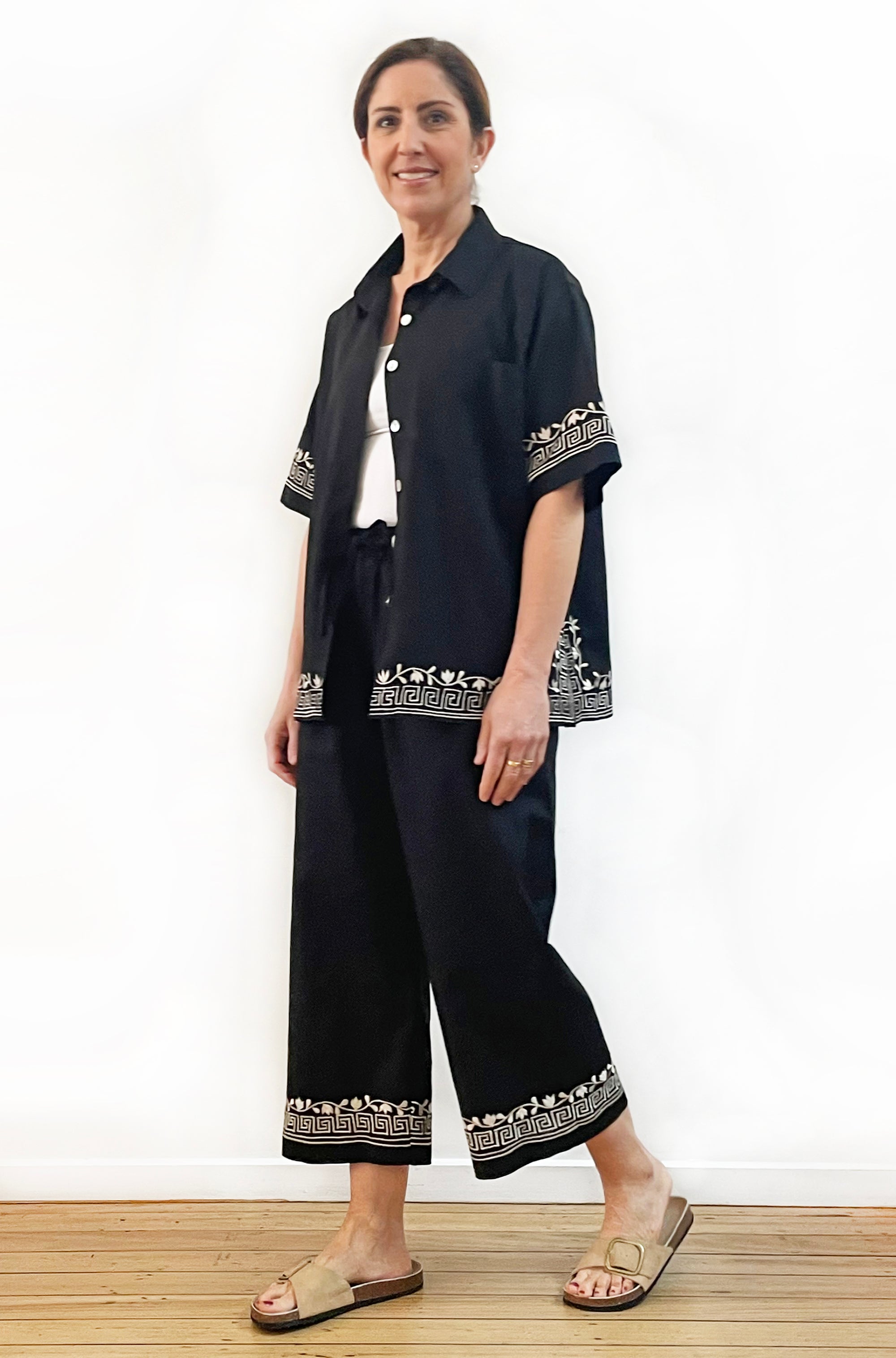 LINEN EMBROIDERED SHORT SLEEVE SHIRT BLACK