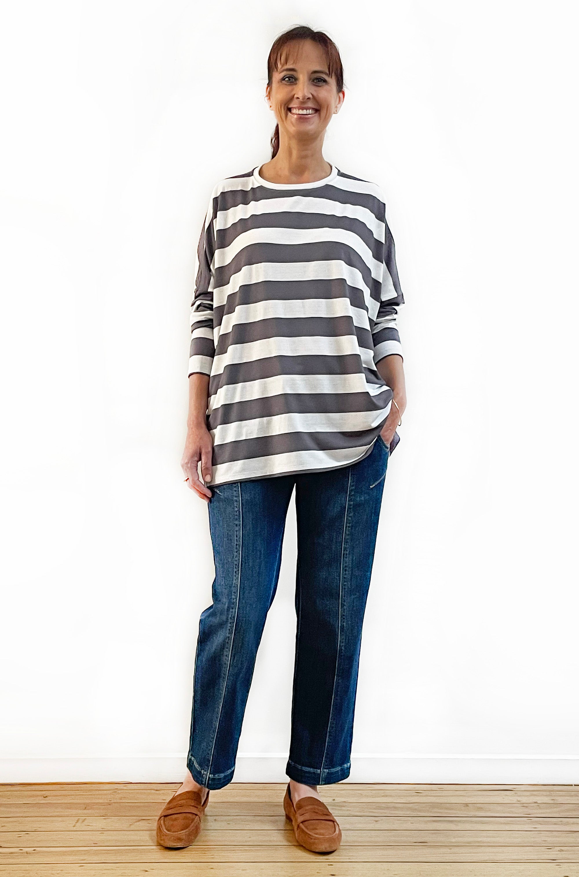LONG SLEEVE CURVED HEM BOX TOP GREY STRIPE
