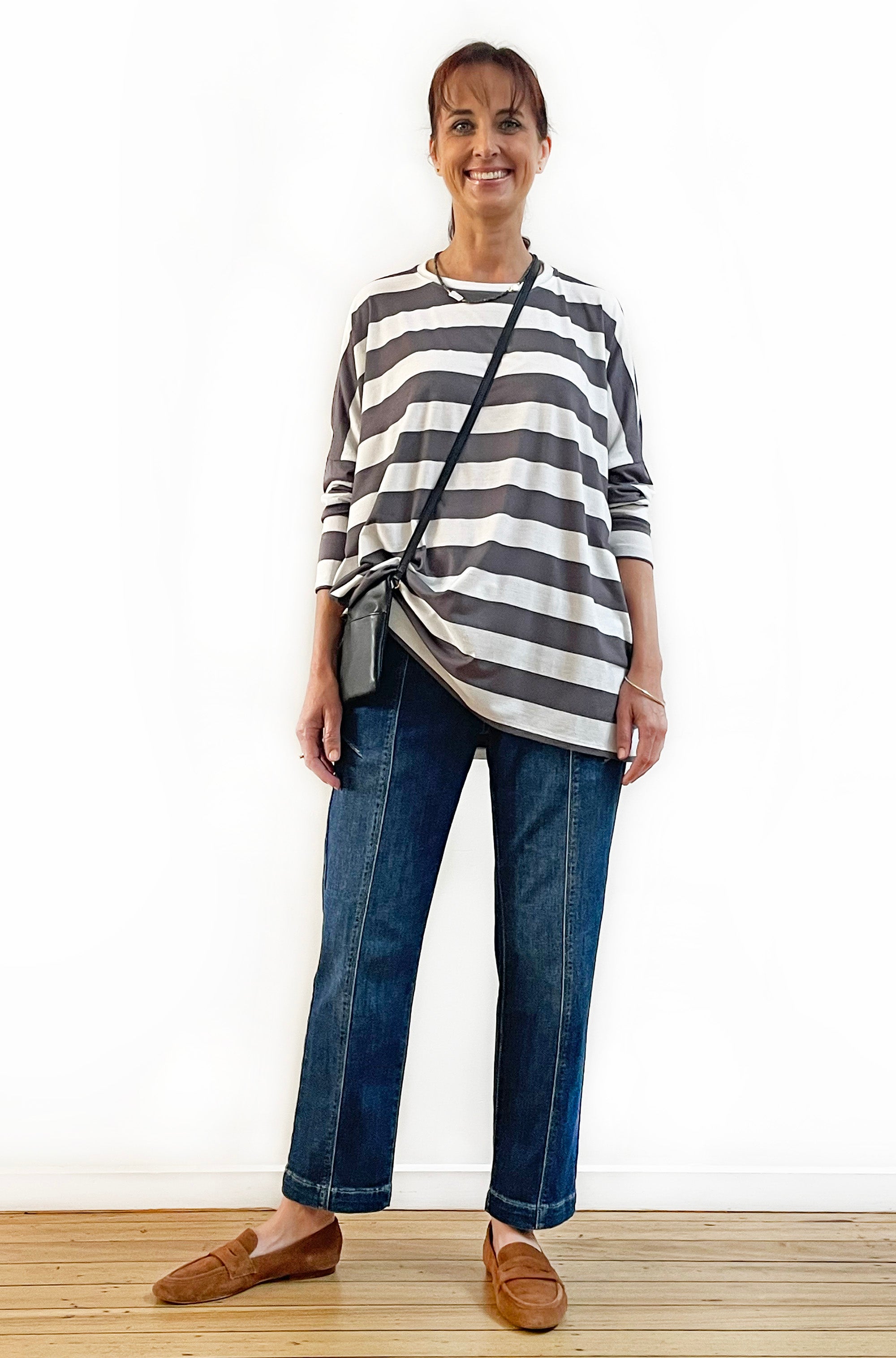 LONG SLEEVE CURVED HEM BOX TOP GREY STRIPE