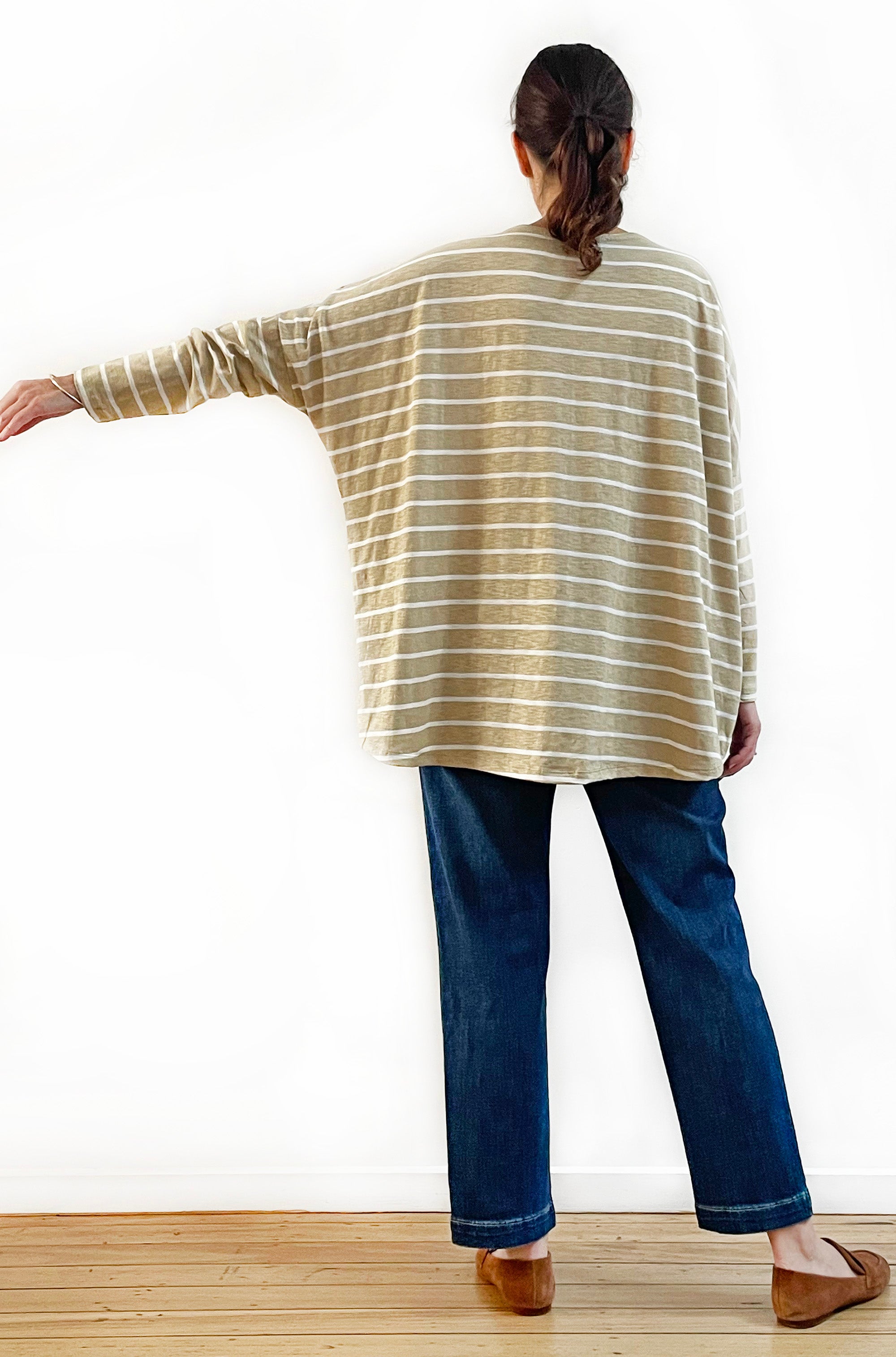 LONG SLEEVE CURVED HEM BOX TOP STONE STRIPE