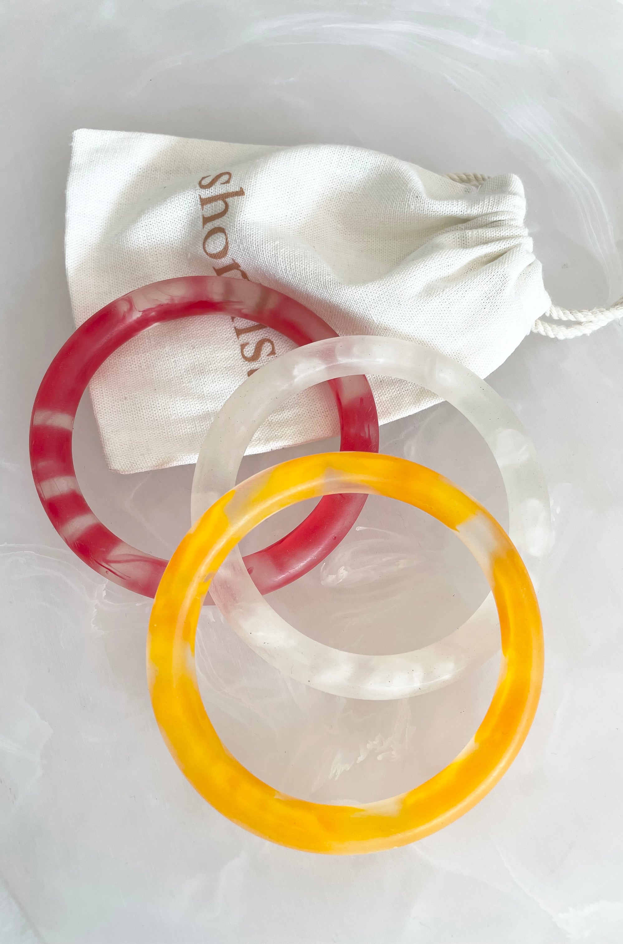 RESIN ROUND BANGLE CLEAR/RED