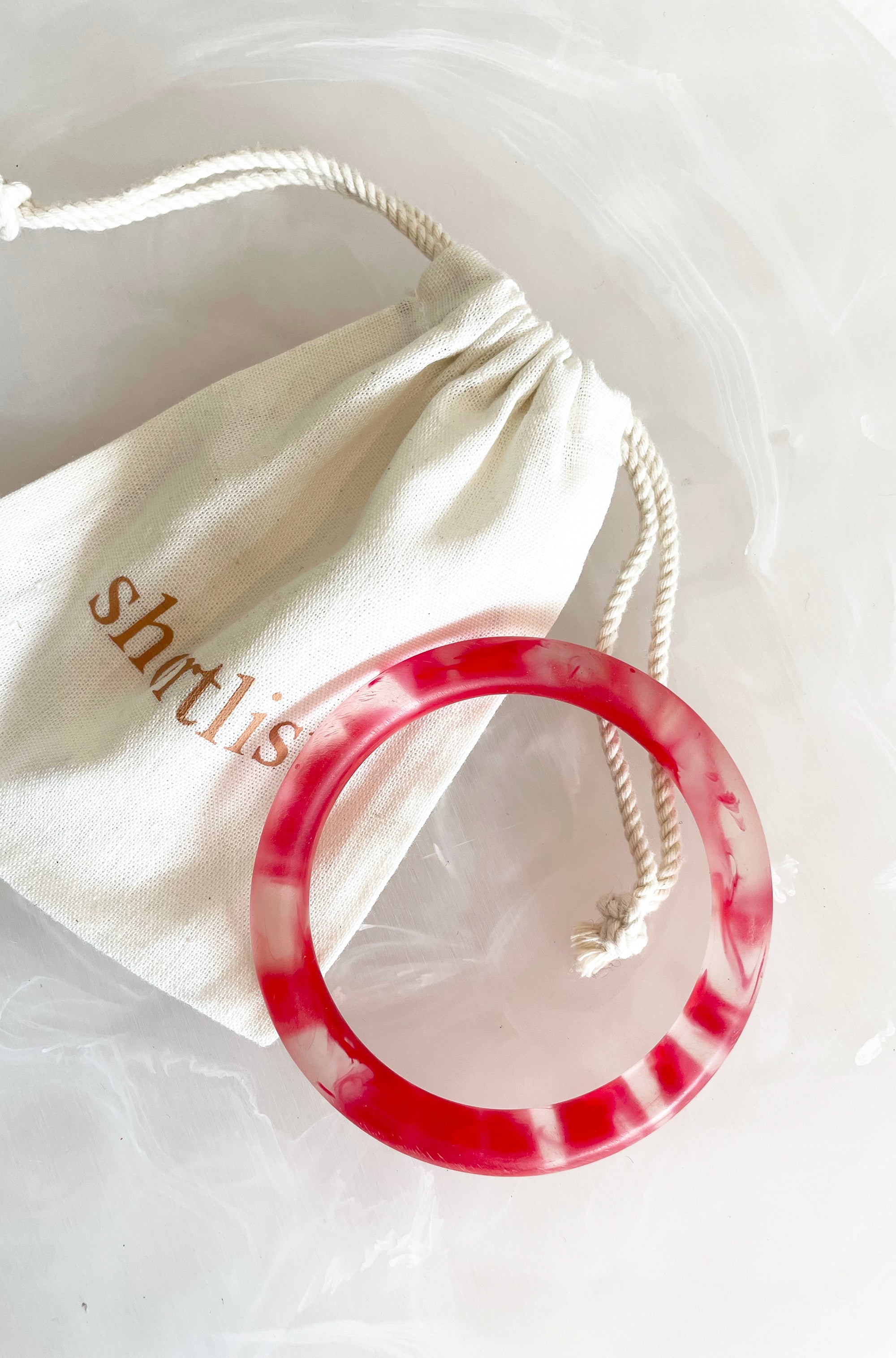 RESIN ROUND BANGLE CLEAR/RED