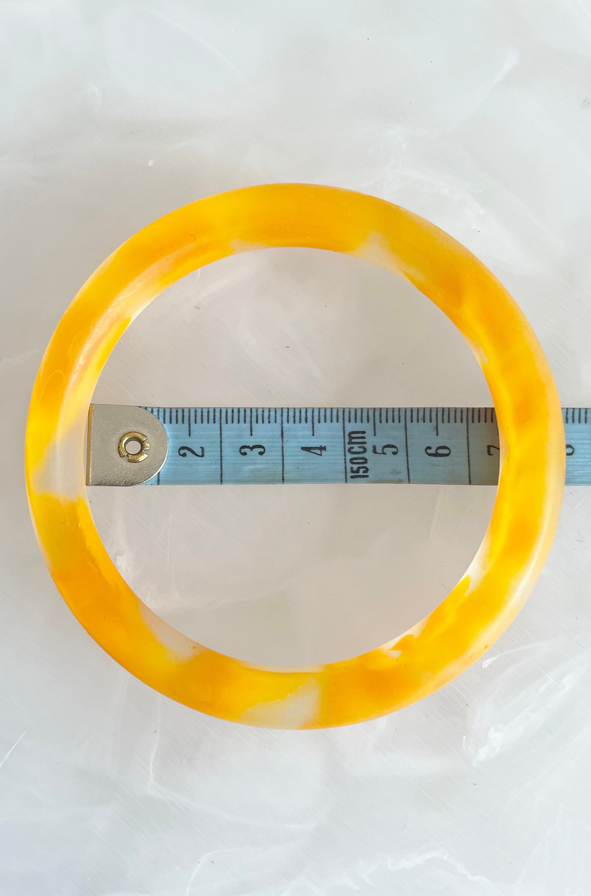 RESIN ROUND BANGLE CLEAR/YELLOW