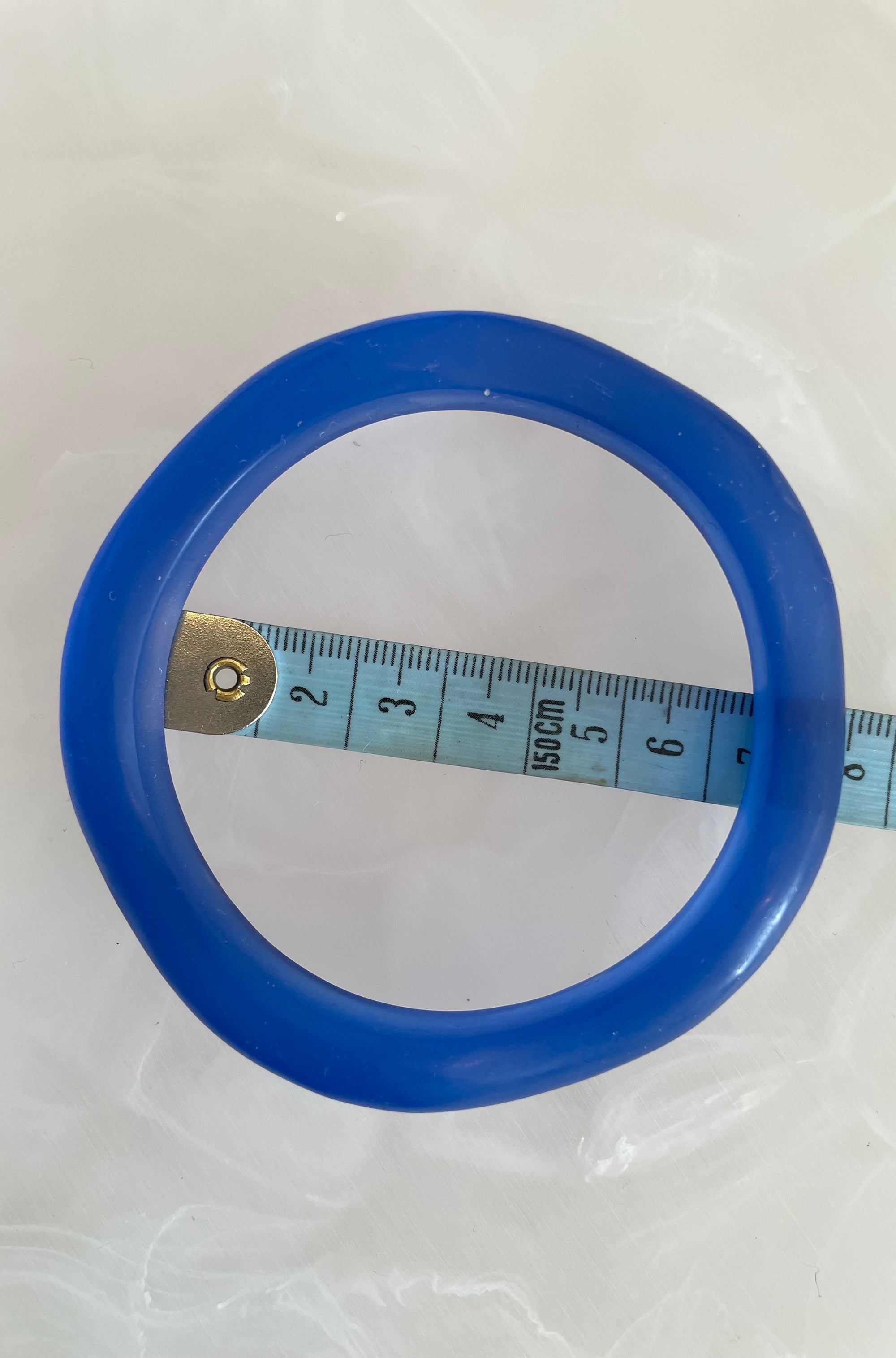 RESIN WAVY BANGLE BLUE