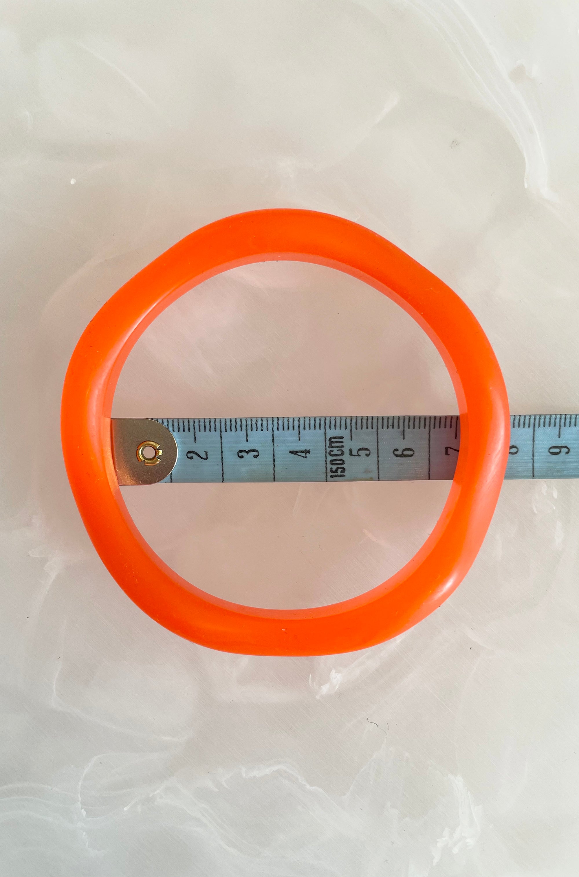 RESIN WAVY BANGLE BRIGHT ORANGE