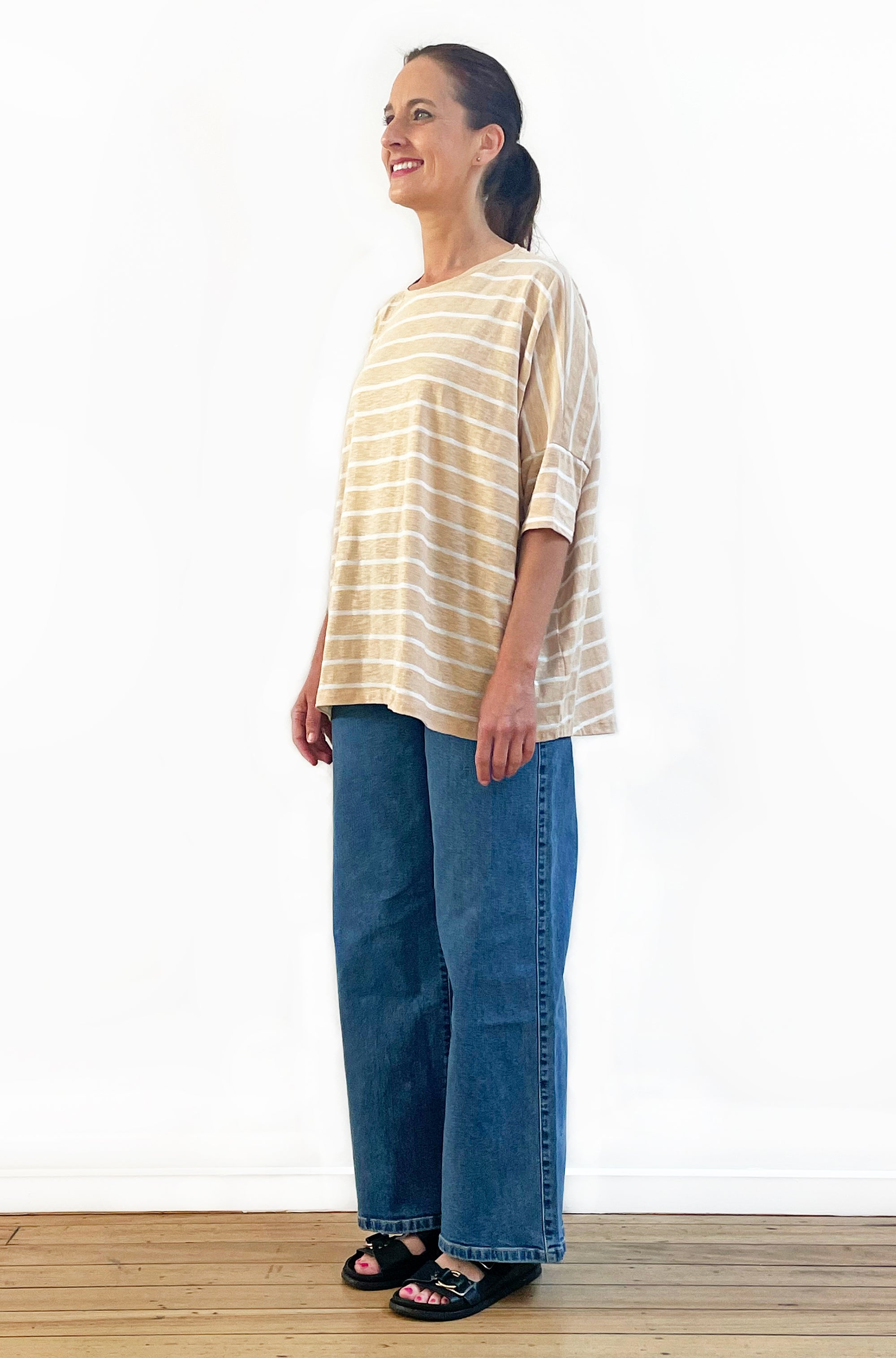 COTTON SHORT SLEEVE CURVED HEM BOX TOP WHEAT STRIPE