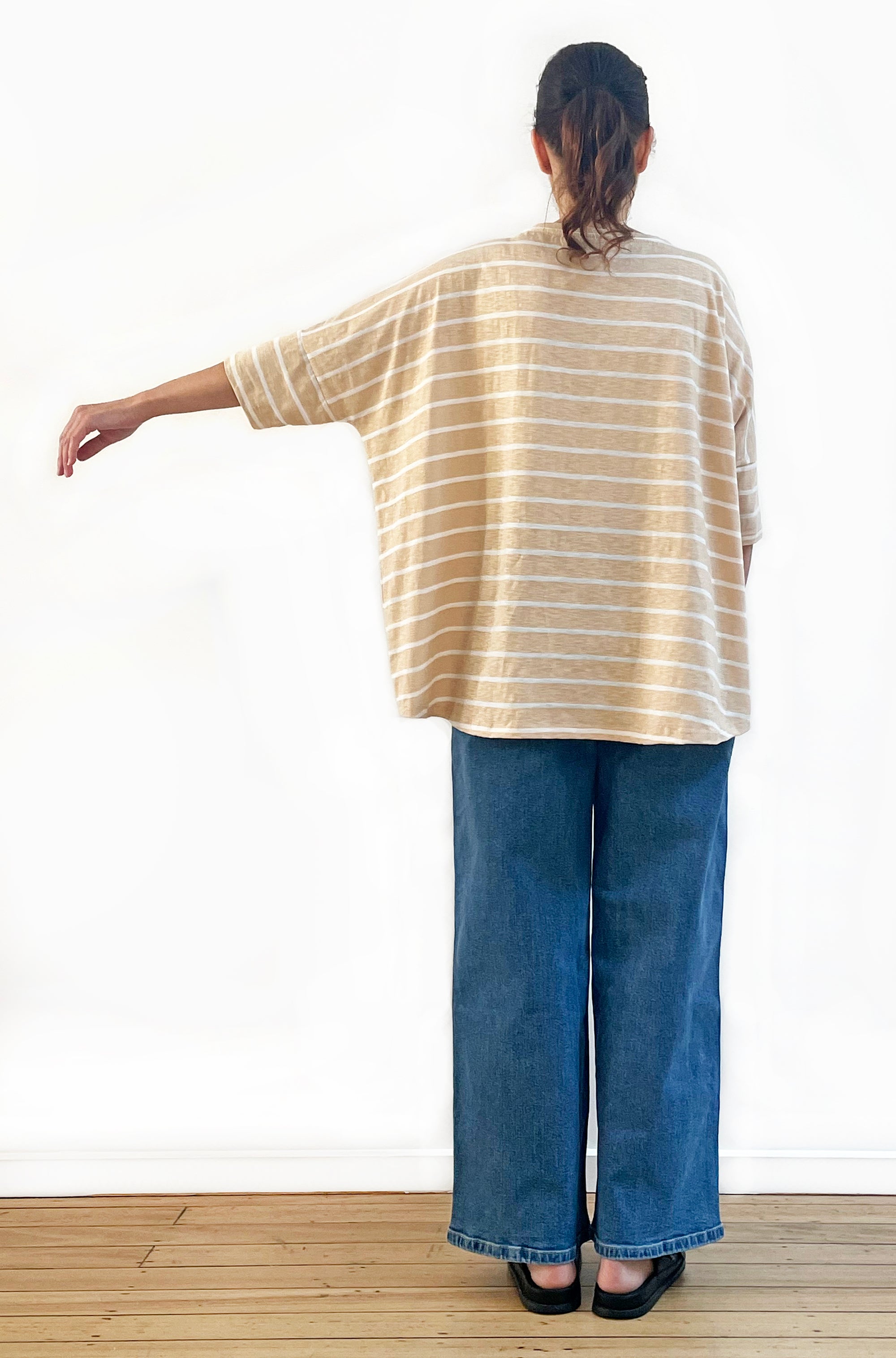 COTTON SHORT SLEEVE CURVED HEM BOX TOP WHEAT STRIPE