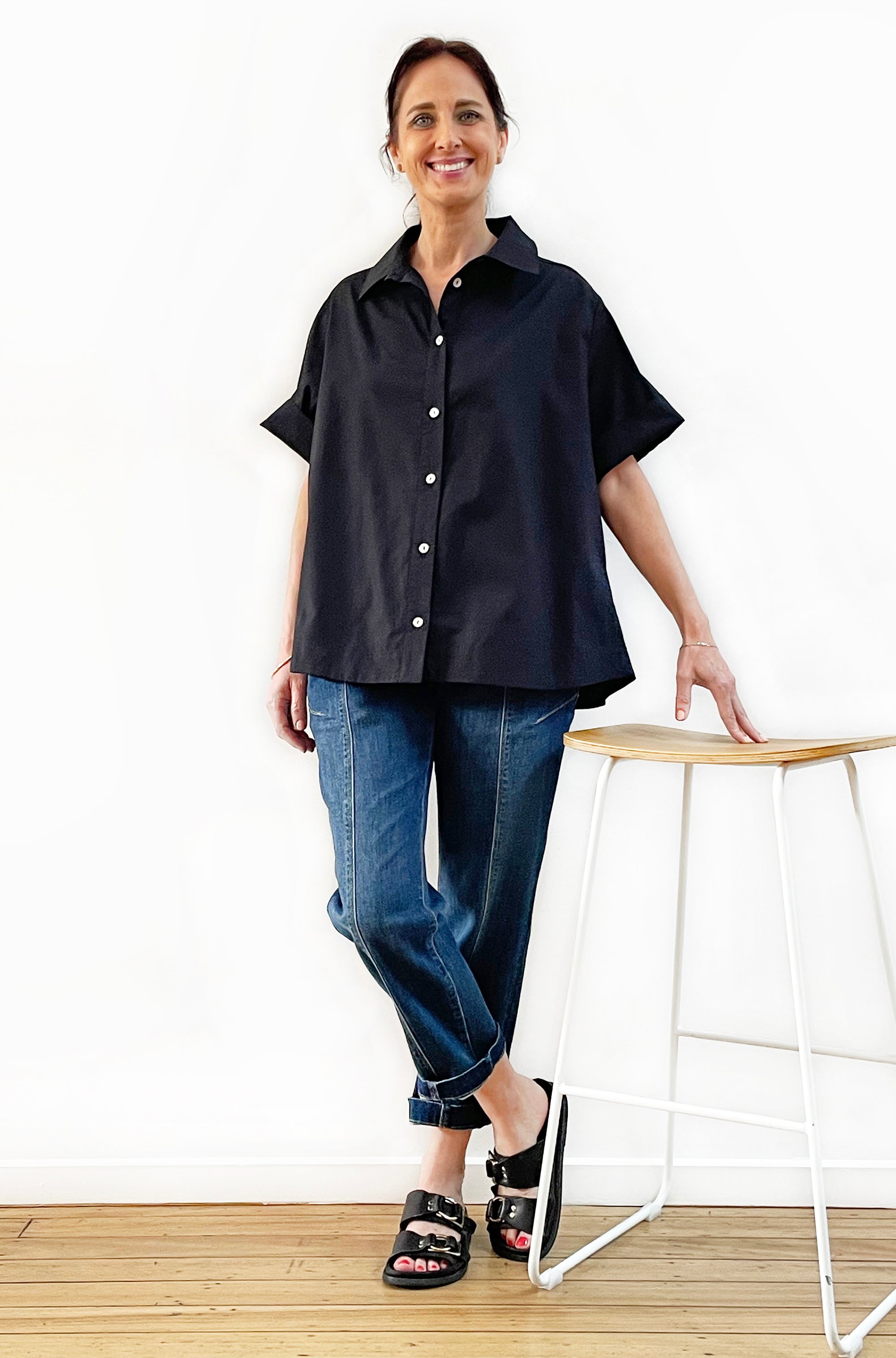 COTTON GATHERED BACK SWING SHIRT BLACK