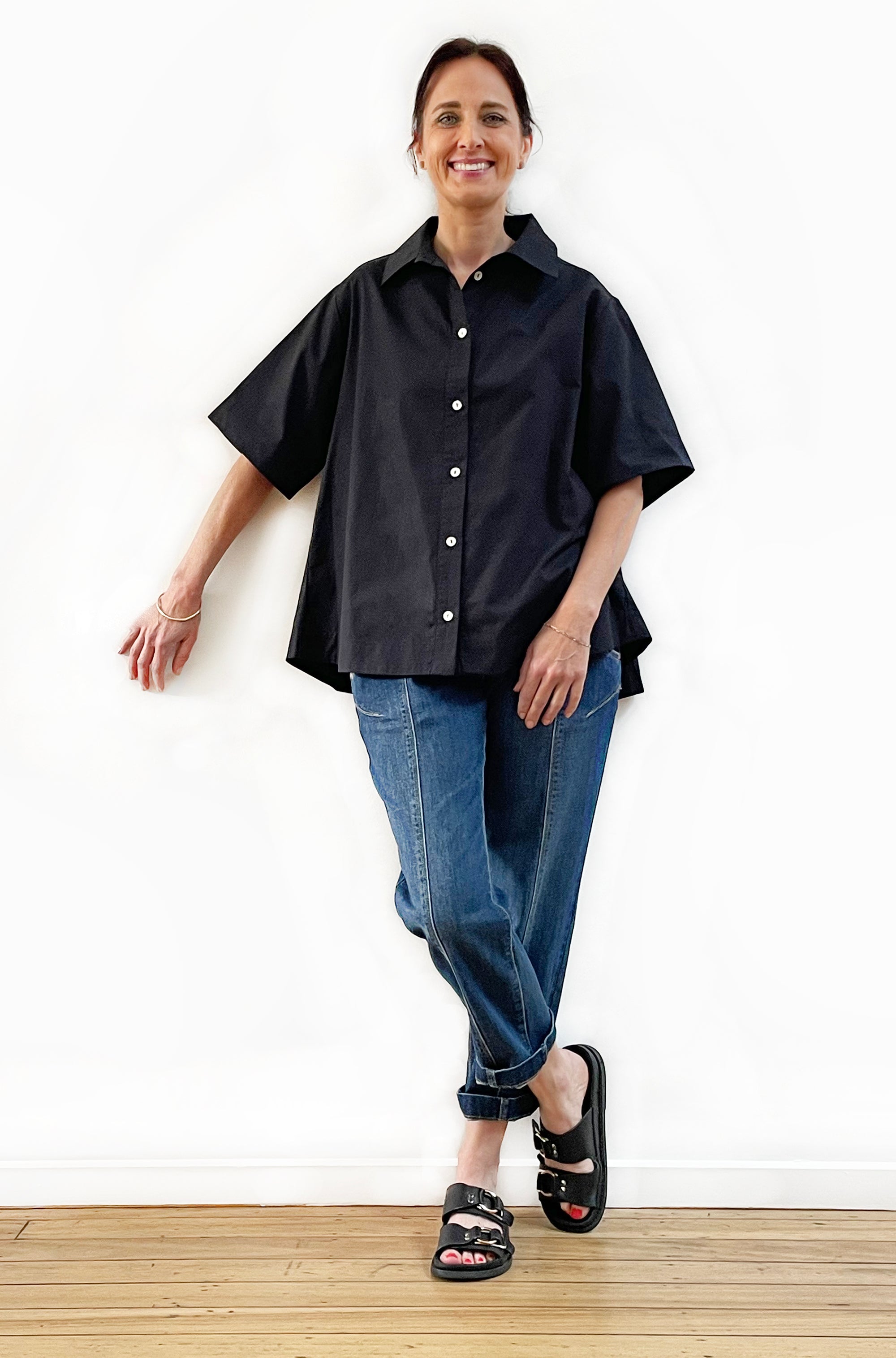 COTTON GATHERED BACK SWING SHIRT BLACK